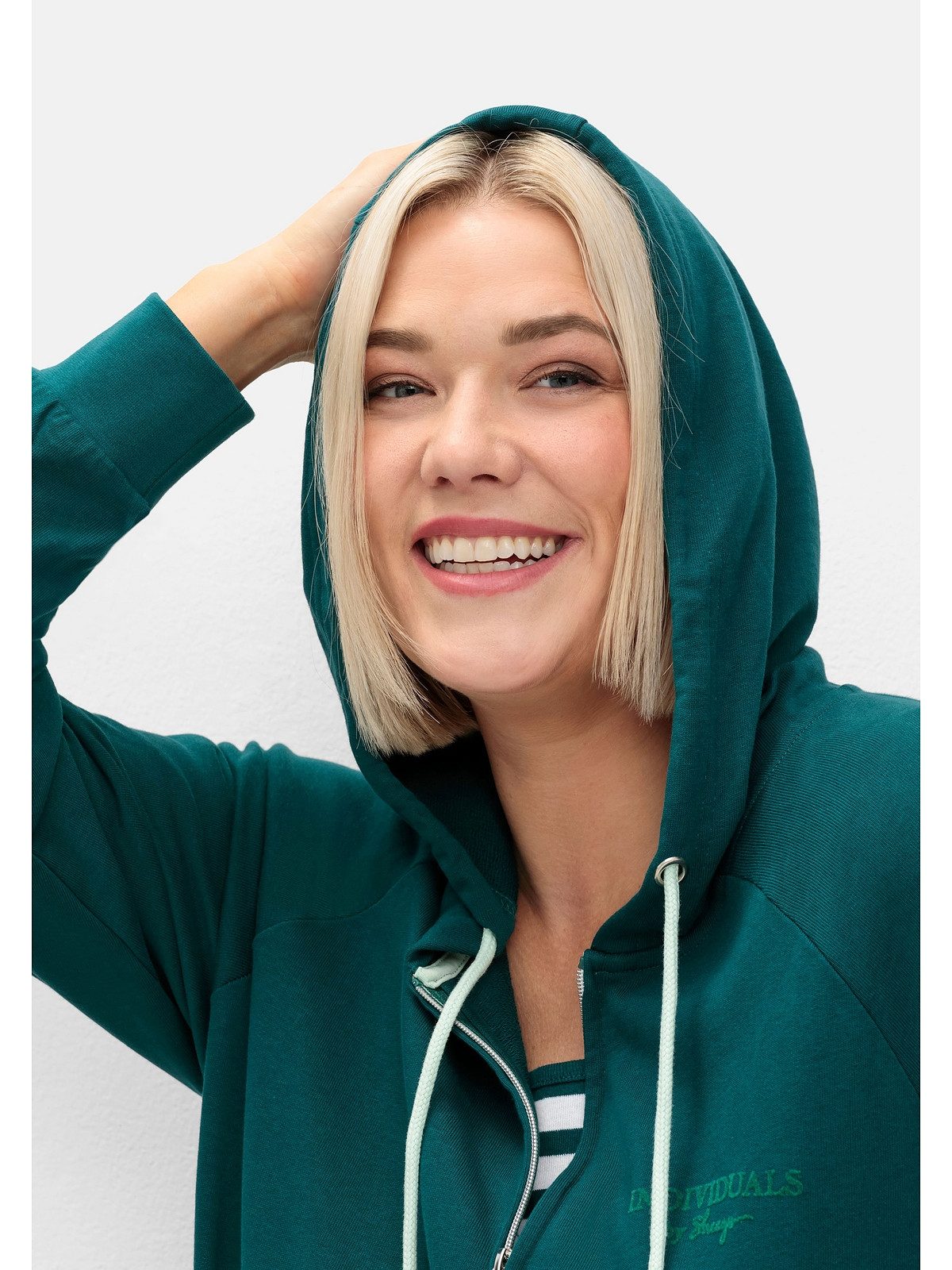 Sheego Kapuzensweatjacke Große Größen mit Flockprint und Eingrifftaschen