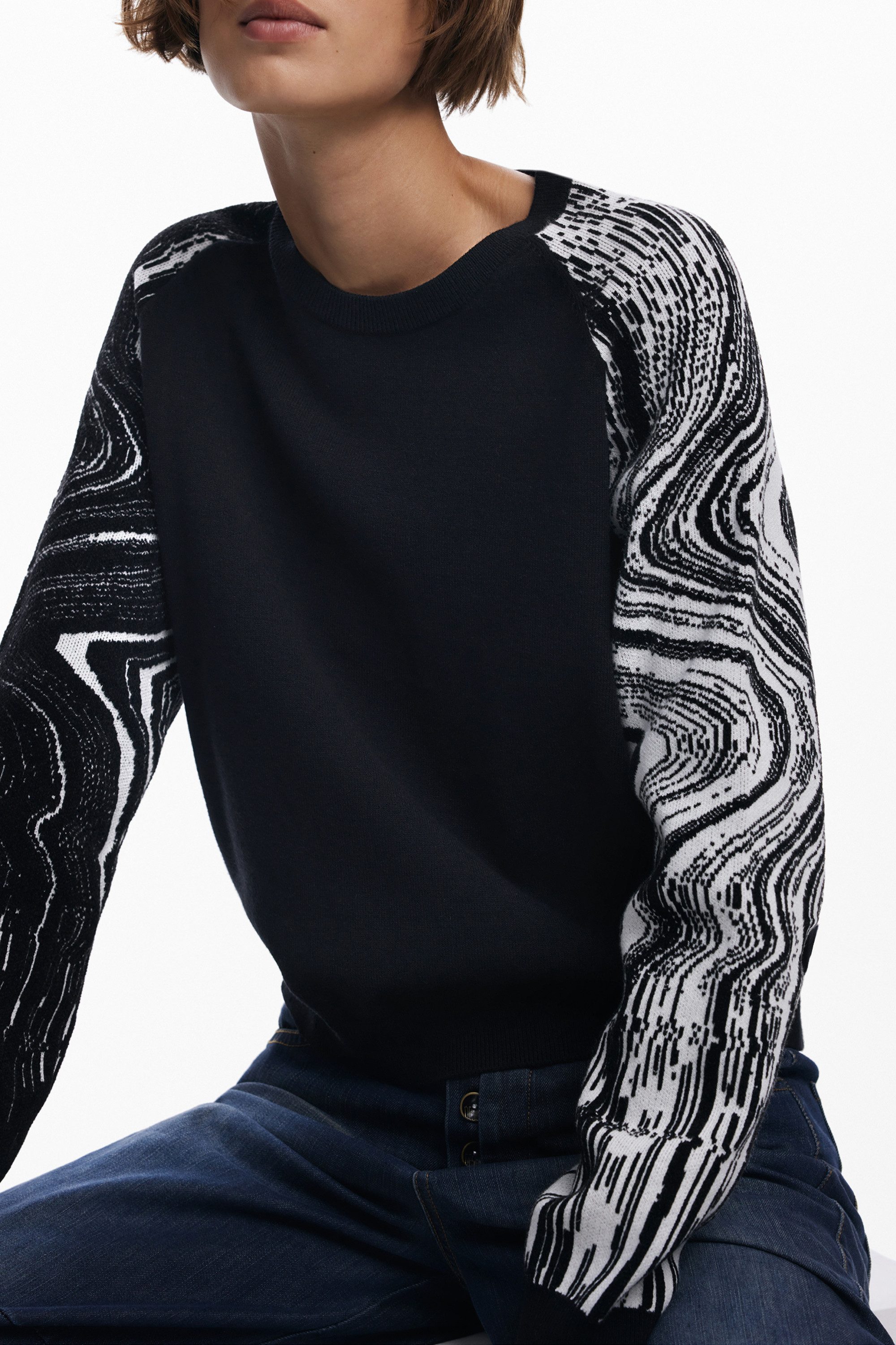 Desigual Strickpullover Schwarzer Damenpullover mit Rundhals & Kontrastdetails entdecken