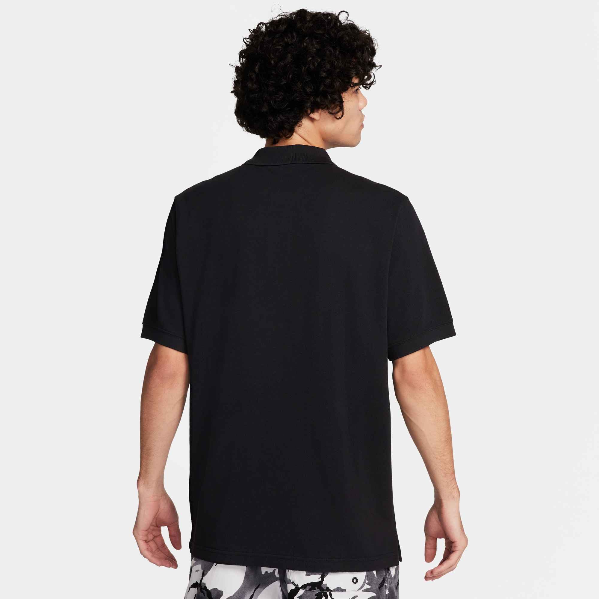 Nike Sportswear Poloshirt M NK CLUB SS POLO PIQUE mit 2-Knopf-Leiste, aus atmungsaktivem Piqué-Baumwollmaterial