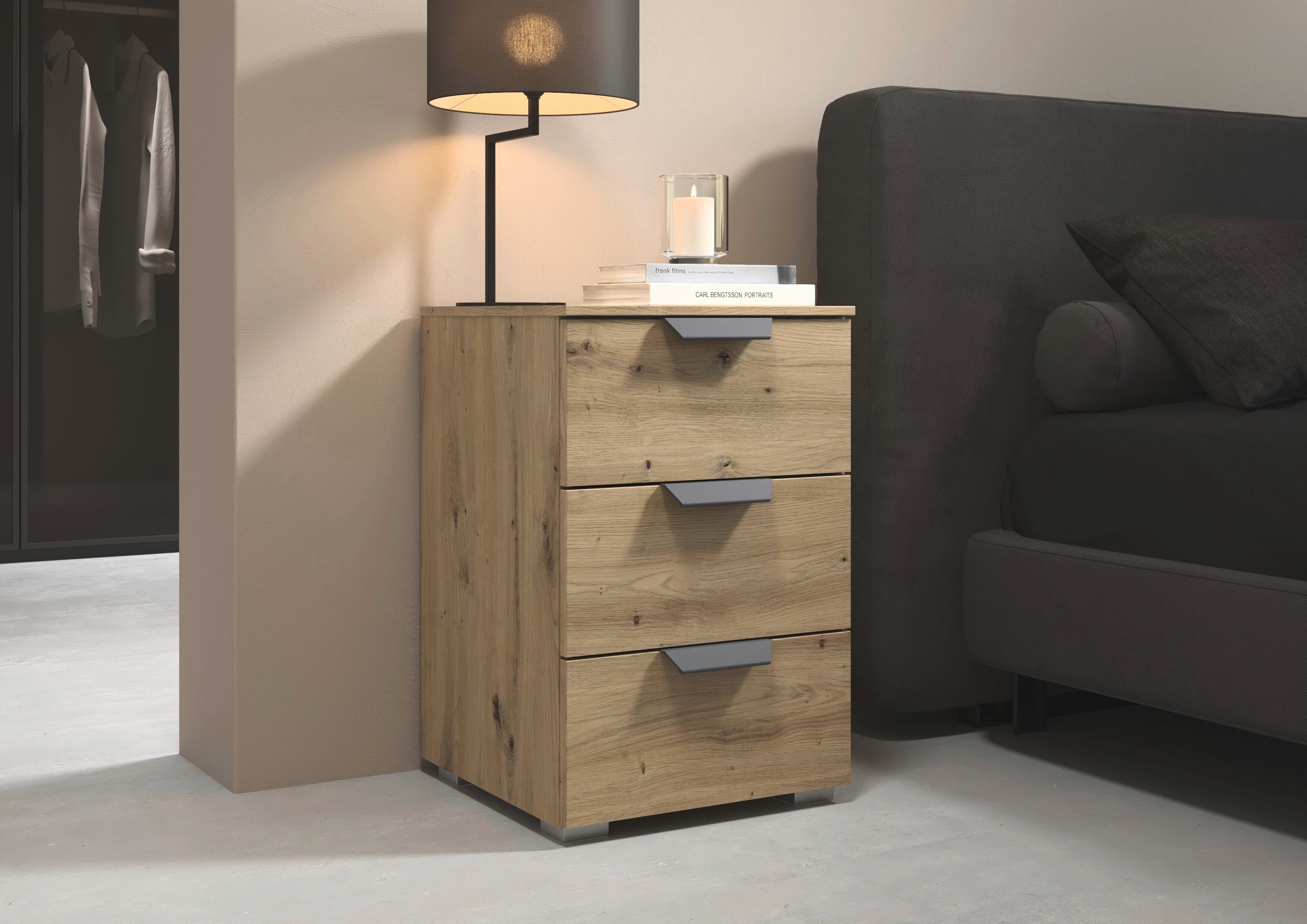 rauch Nachtkommode Nachttisch Nachtkonsole COSTA mit farblich passenden Metallgriffen (in 2 Griff-Farben, Breite 40 cm), drei geräumige Schubladen MADE IN GERMANY