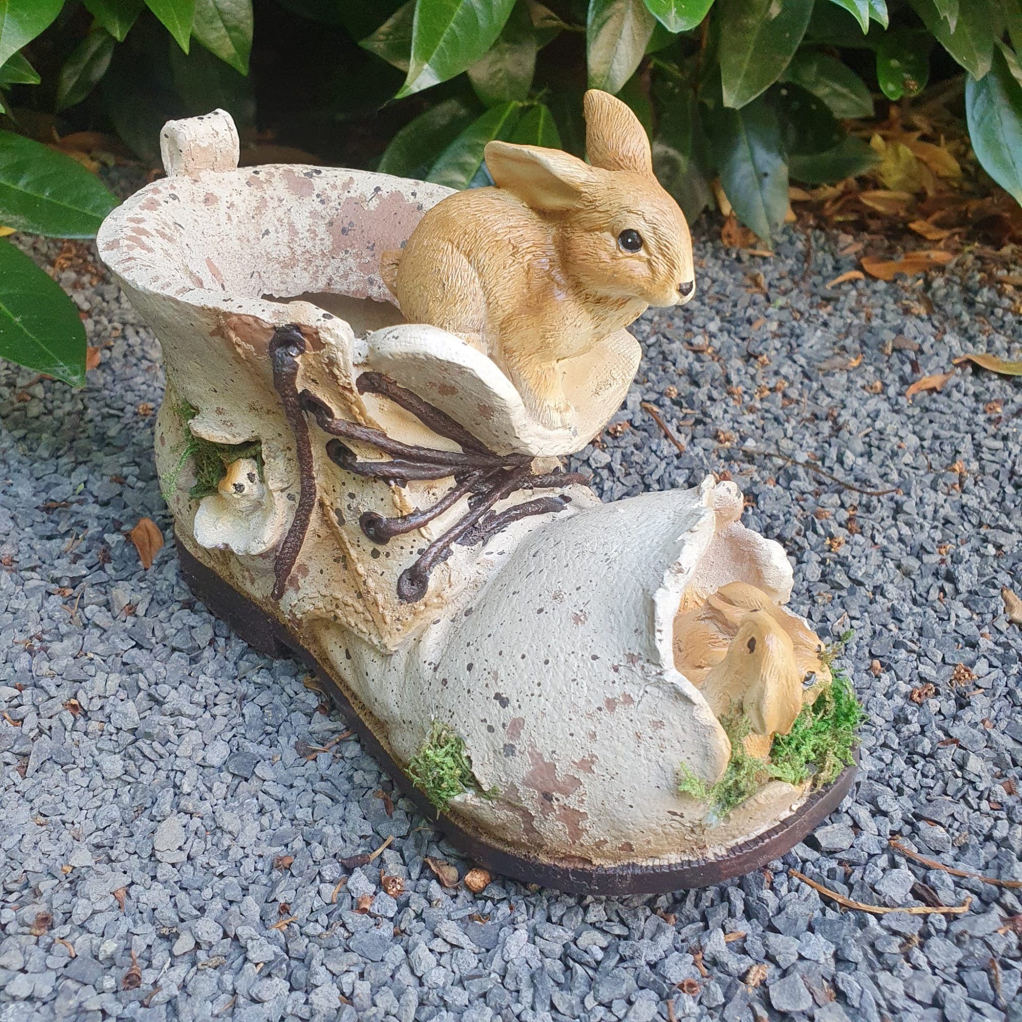 Aspinaworld Gartenfigur Pflanzschuh mit Hasen zum bepflanzen 15 cm wetterfest