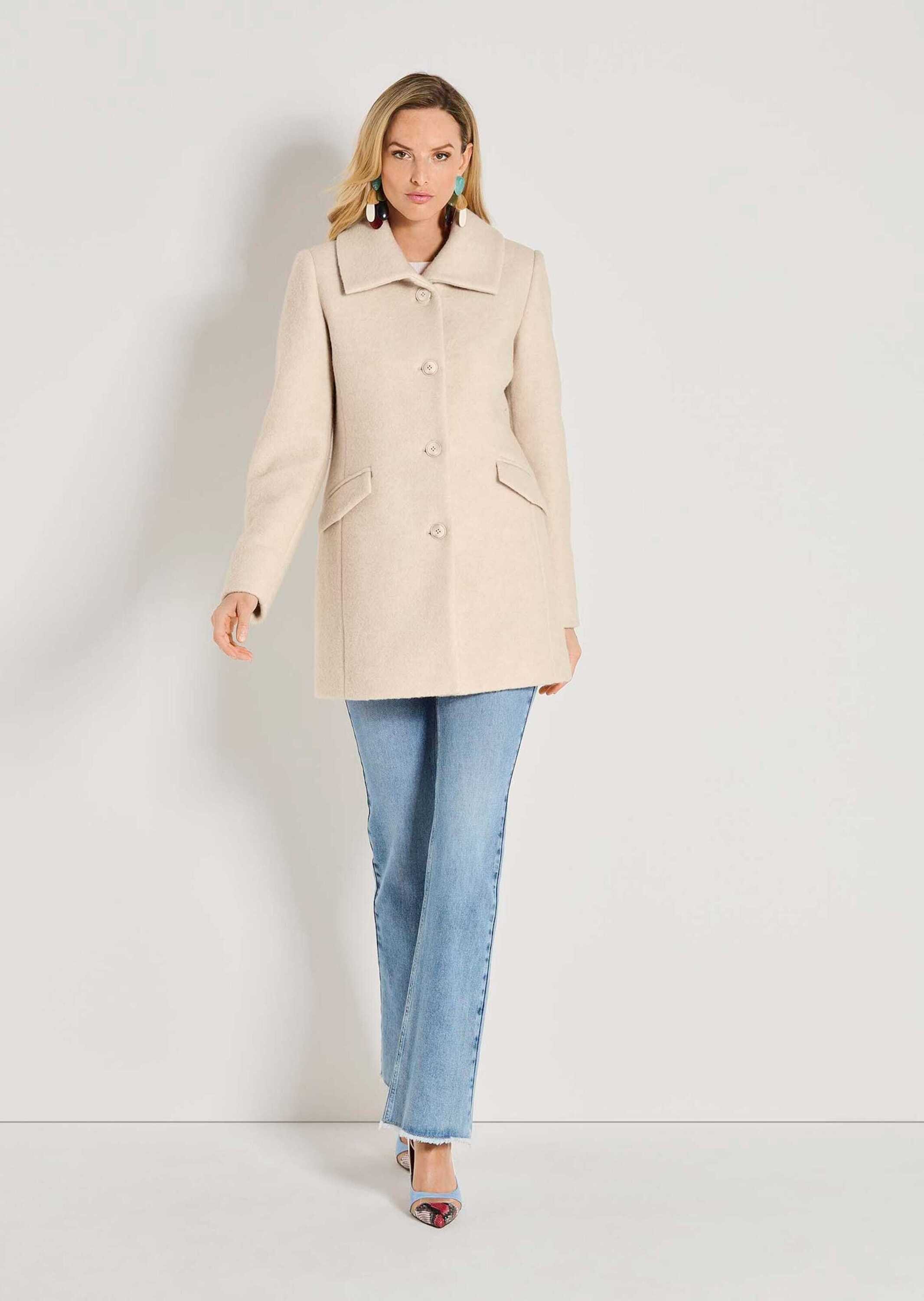 MADELEINE Kurzmantel Eleganter Damenmantel aus Wolle Kurzer Mantel, großer Kragen, Pattentaschen, gefütterte Winterjacke