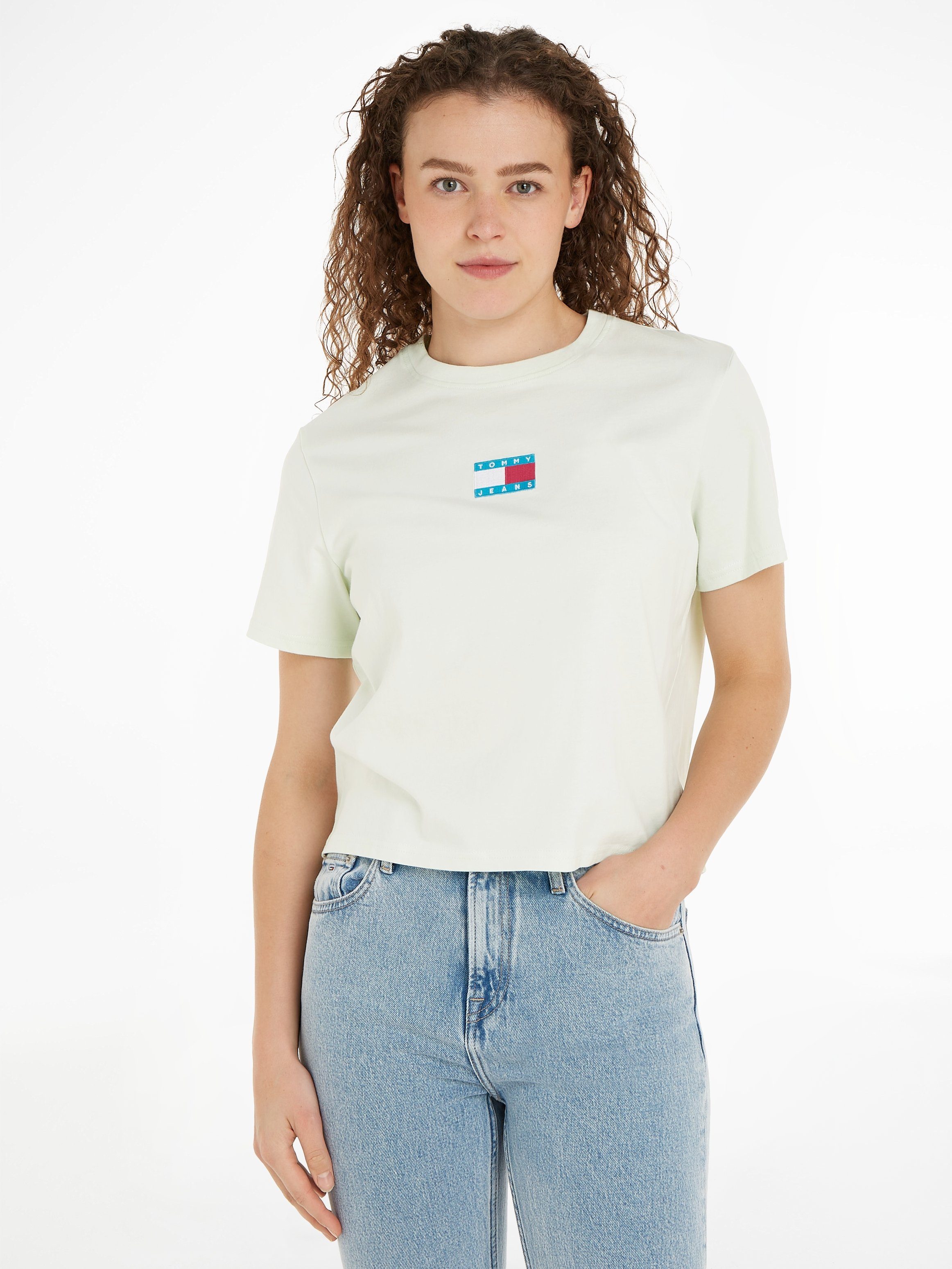 TJW Tommy TEE POP mit BADGE T-Shirt Logostickerei Jeans Tommy Jeans CLS