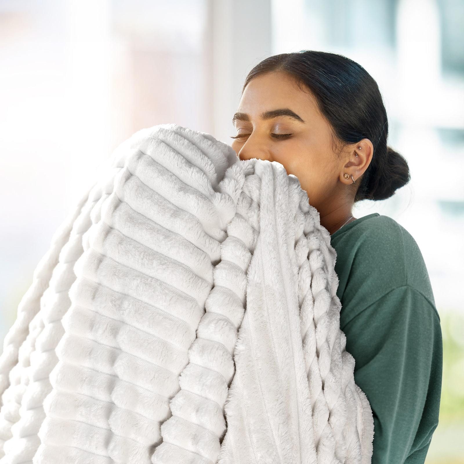 Wohndecke SOFT, Design91, Streifen Steppung Gestreifte Decke Gesteppte Sofa günstig online kaufen