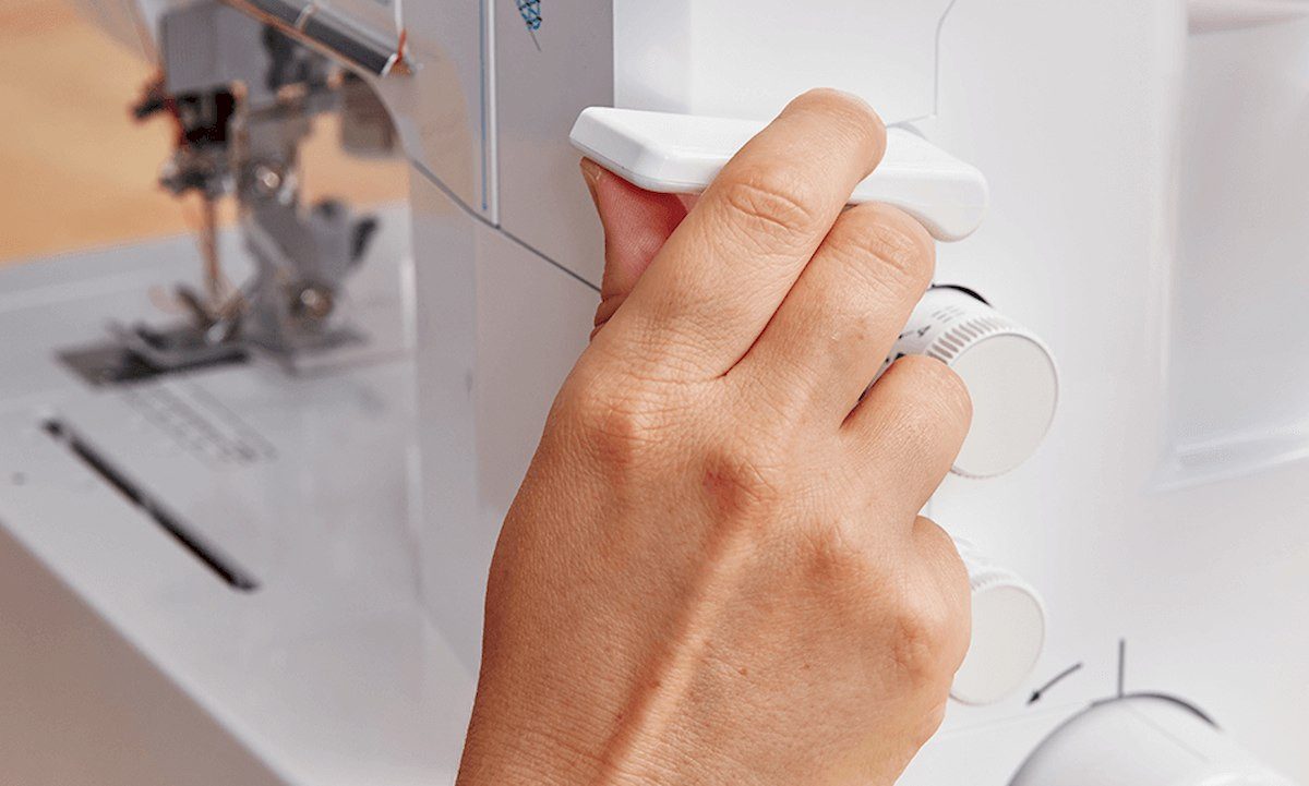 Brother Nähmaschine Brother CV3550 Coverstich, Automatisches Lösen der Fadenspannung, einfaches Einfädeln