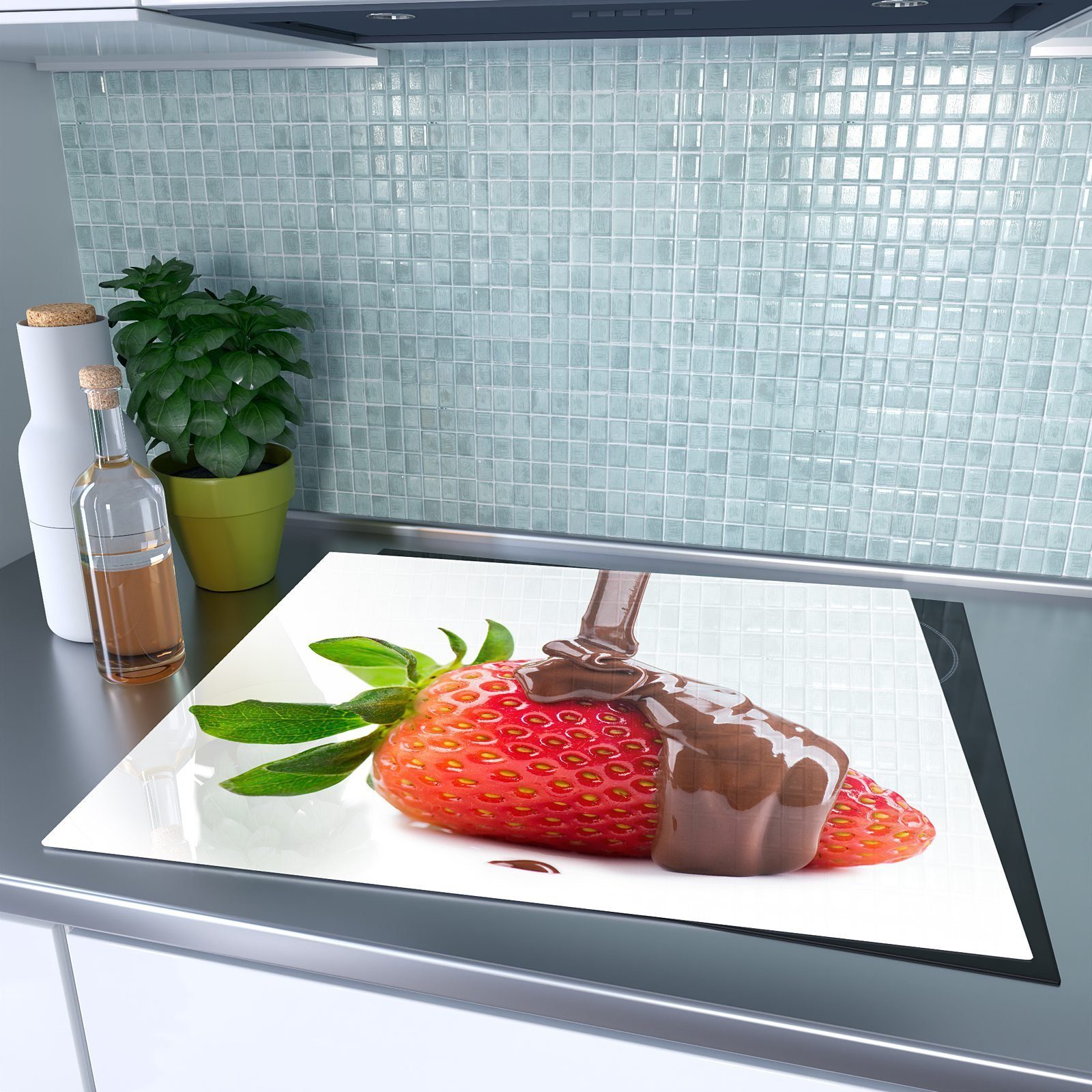 (1 Herd-Abdeckplatte tlg) auf Spritzschutz Primedeco Herdabdeckplatte aus Erdbeere, Glas Glas, Schokolade