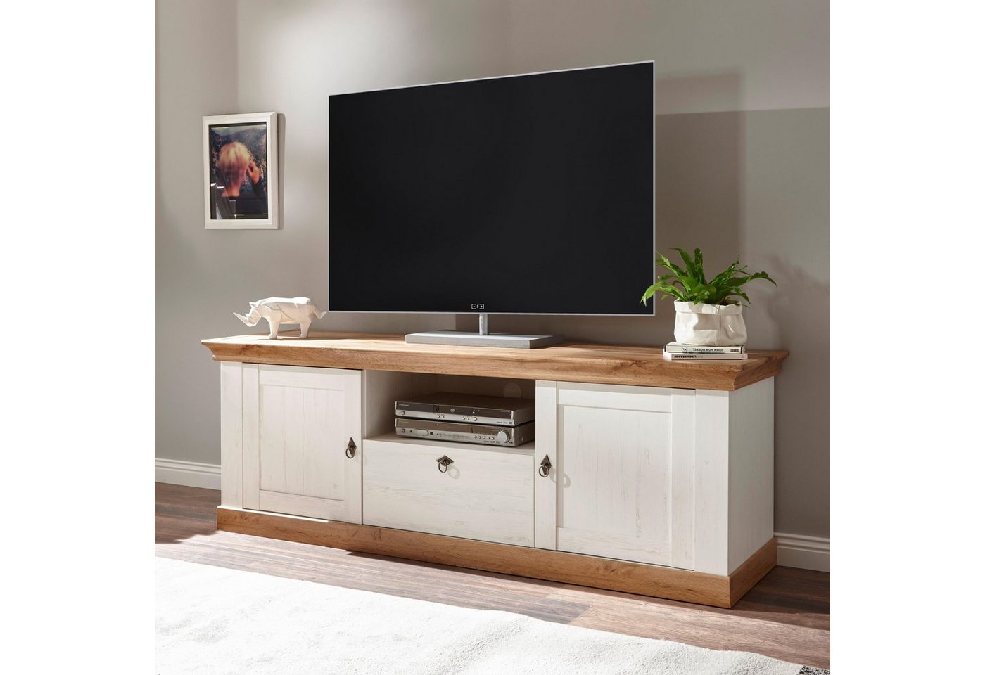 Home affaire Lowboard Cremona, TV-Unterteil im Landhausstil, Kommode, moderner TV-Schrank, Metallgriffe, ausreichend Stauraum, vielseitig …