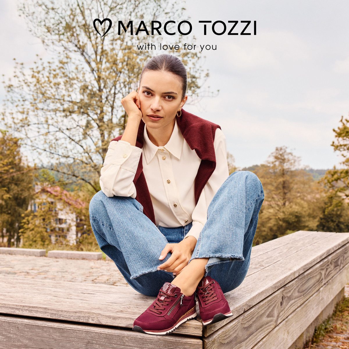 MARCO TOZZI Keilsneaker Freizeitschuh, Schnürschuh mit leicht glänzender Herz-Logoprägung