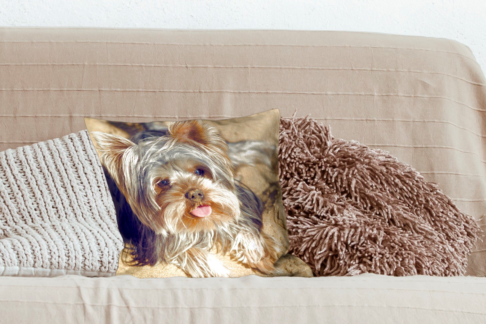 MuchoWow Dekokissen Yorkshire Terrier mit am Deko, Zierkissen Wohzimmer, für Schlafzimmer, Strand, Füllung Sofakissen