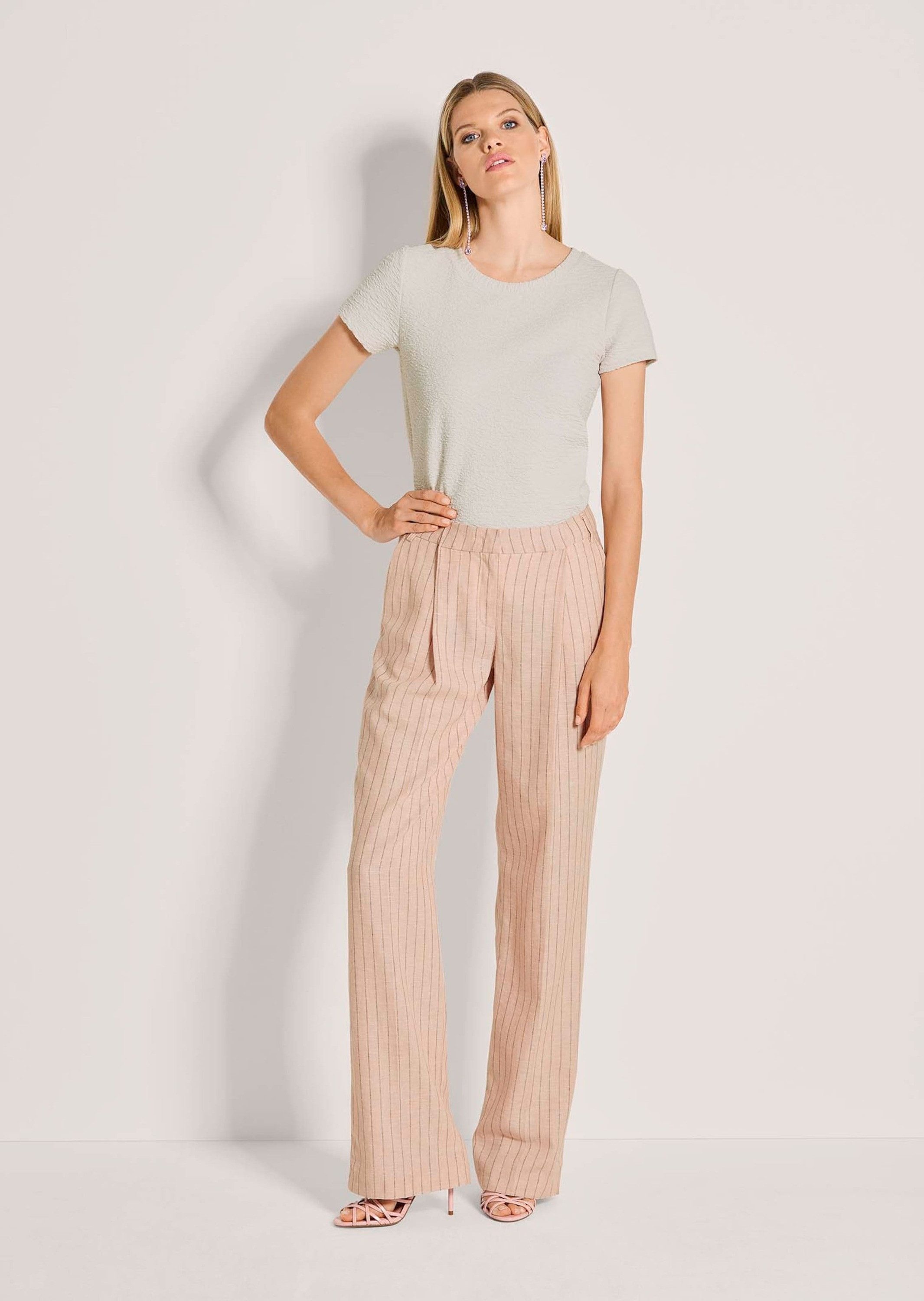 MADELEINE Stoffhose Bundfaltenhose mit Nadelstreifen Stoffhose mit Formbund, Taschen, Gürtelschlaufen und Knöchellänge