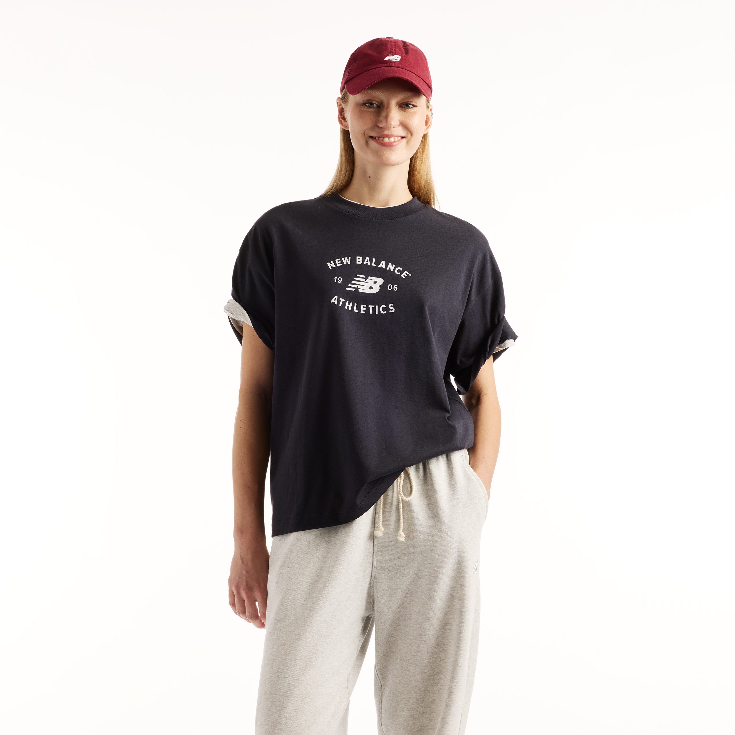 New Balance T-Shirt REIMAGINED OVERSIZED T-SHIRT mit moderner Oversized-Passform, aus weichem Baumwolljersey
