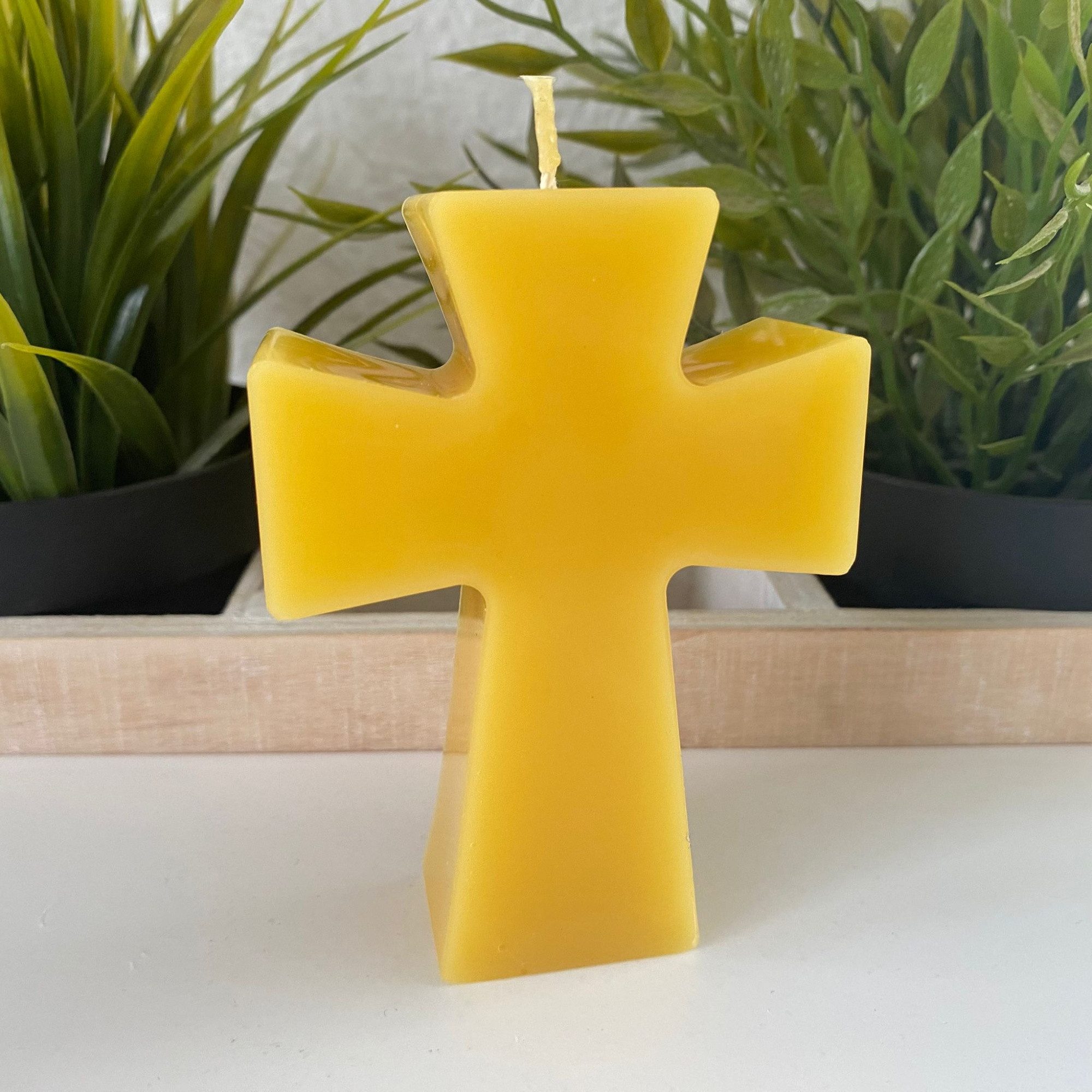 Aspinaworld Bienenwachskerze Kreuz Kerze 10 cm natur – glatte Form ohne Gravur (1-tlg)