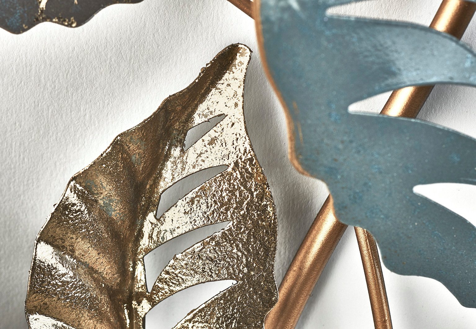 Kobolo Wandbild Wandbild JABARI aus Metall in gold blau Blattmotiv, Blätter