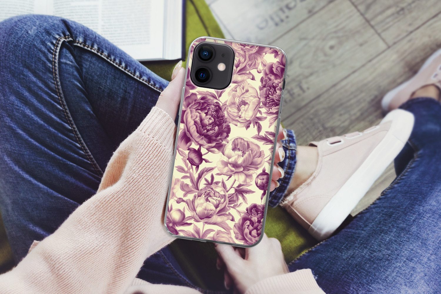 MuchoWow Handyhülle für Apple iPhone 12 Blumen - Muster - Lila - Beige, Smartphone-Bumper, Print, Handy Schutzhülle Dünn