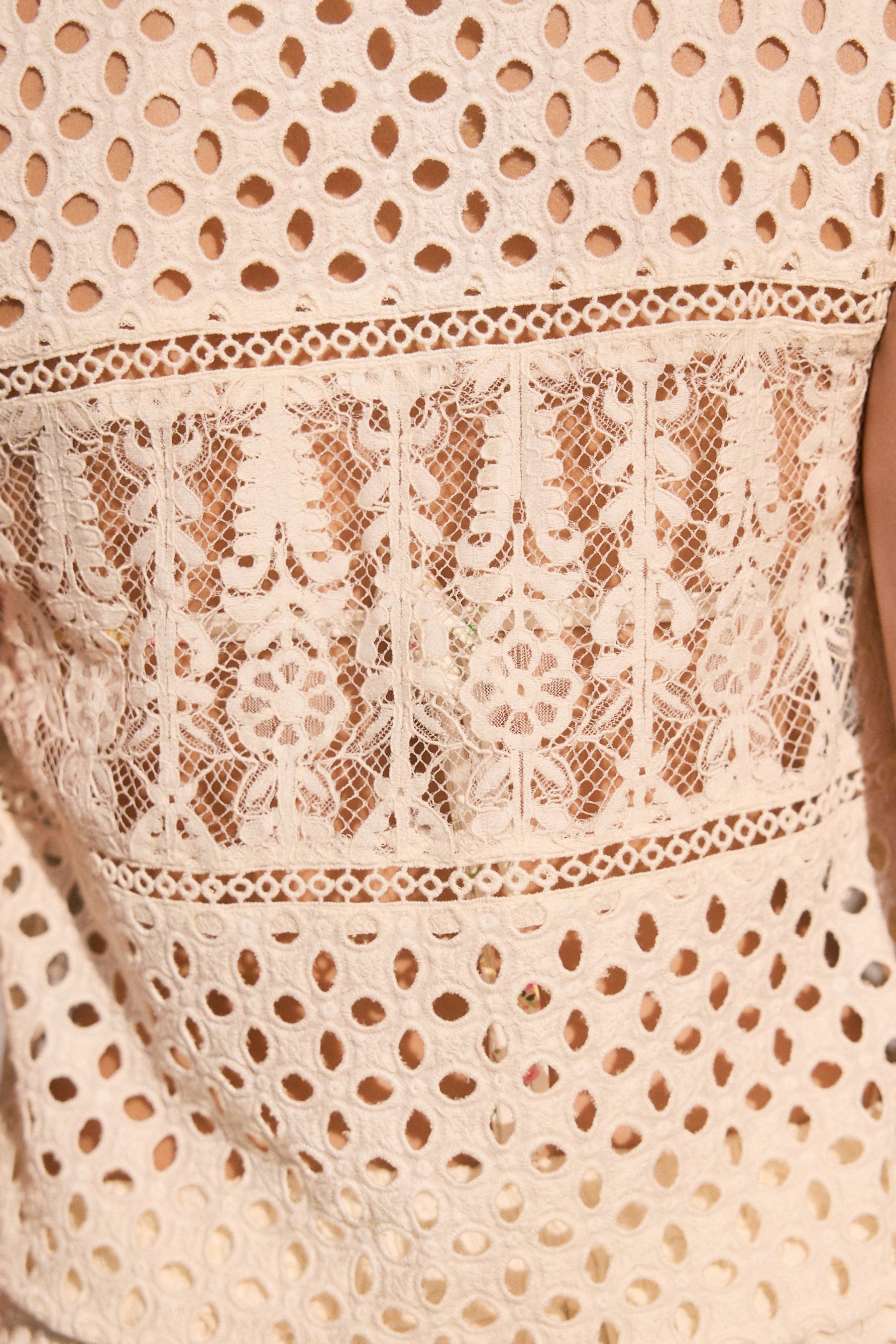 Next Anzugweste Sommerlicher Lochspitzenpullunder 100 % Baumwolle (1-tlg)