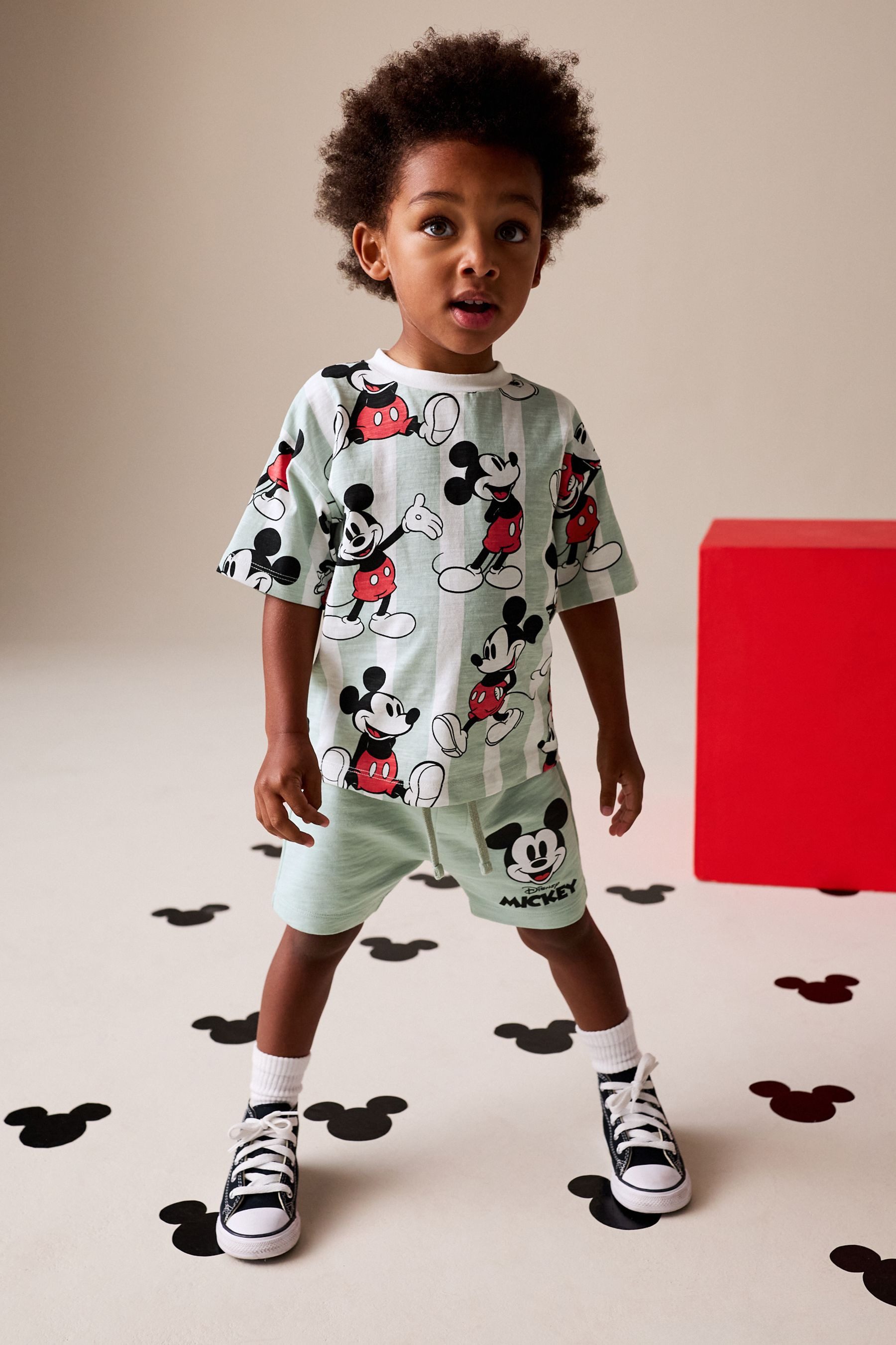 Next Shirt & Shorts Micky Maus Kurzärmeliges T-Shirt und Shorts im Set (2-tlg)
