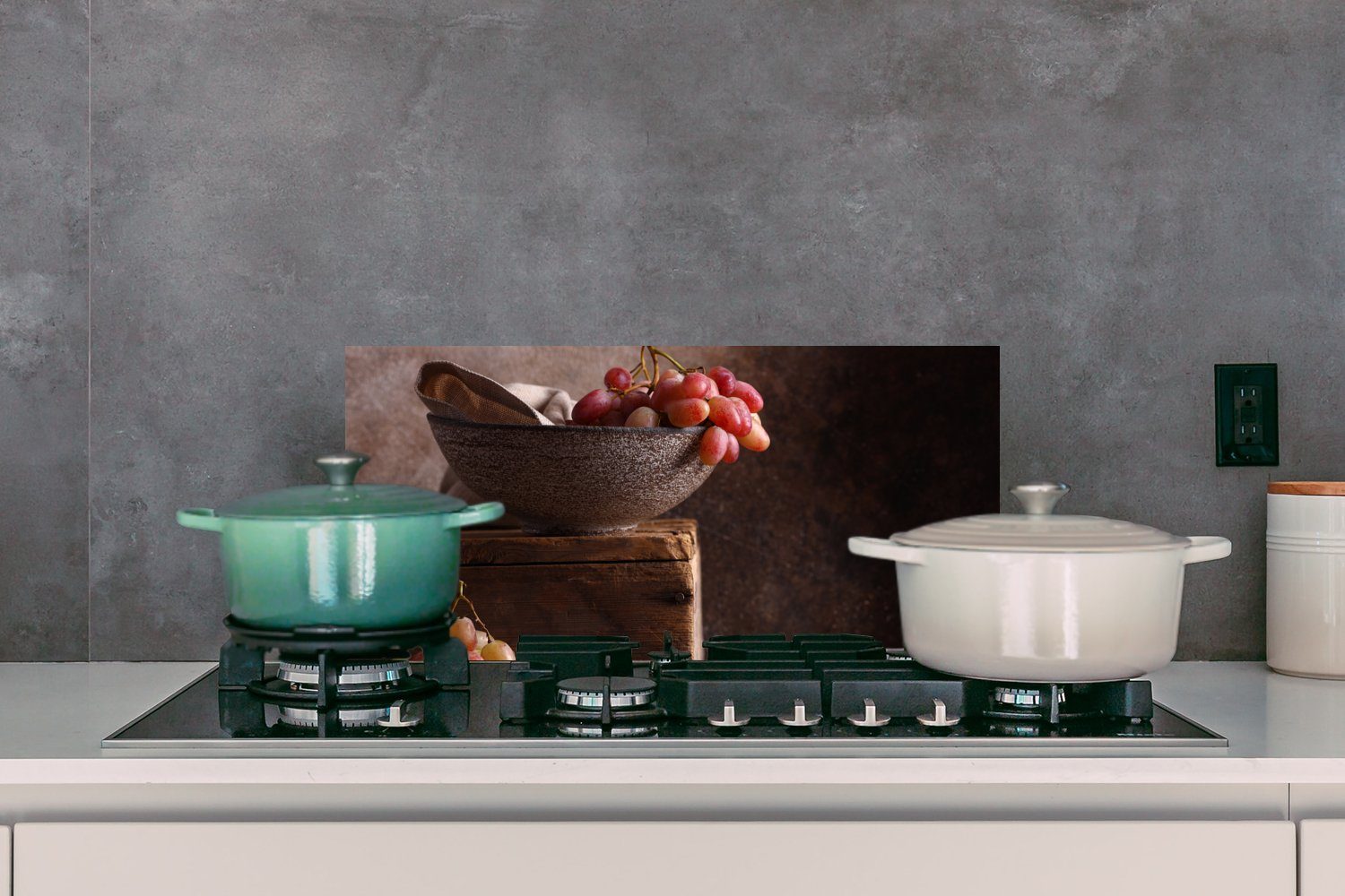Fett - cm, - für MuchoWow Weintrauben (1-tlg), Rustikal Schmutzflecken - Wandschutz, 60x30 Schale gegen und Obst, - Stilleben Küchen Küchenrückwand