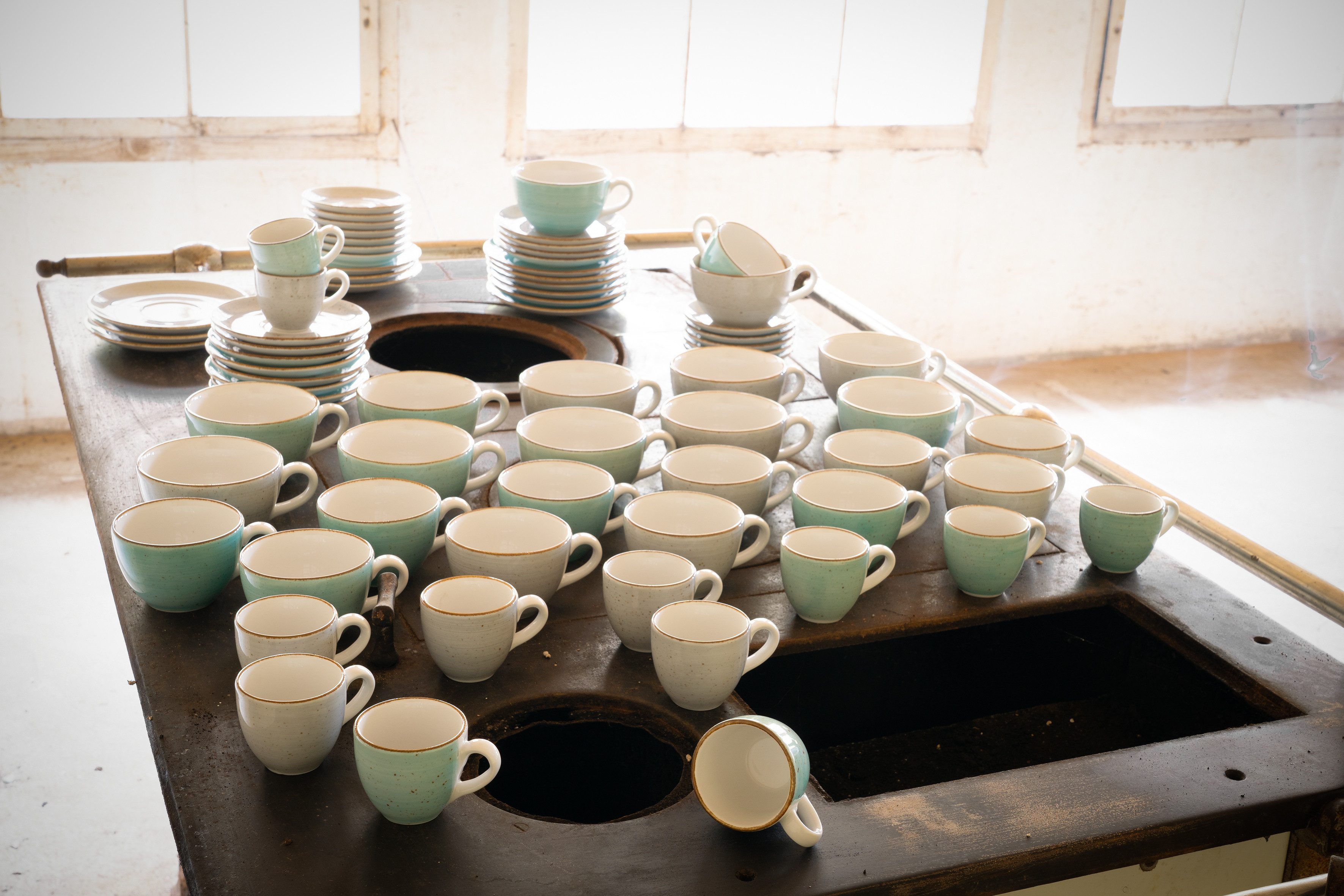 CreaTable Espressotasse Vintage Nature Stein, Espresso-Set, 8-tlg., 8-tlg., Porzellan, Handgemalt, Gesprenkelt, Rustikales Außenband