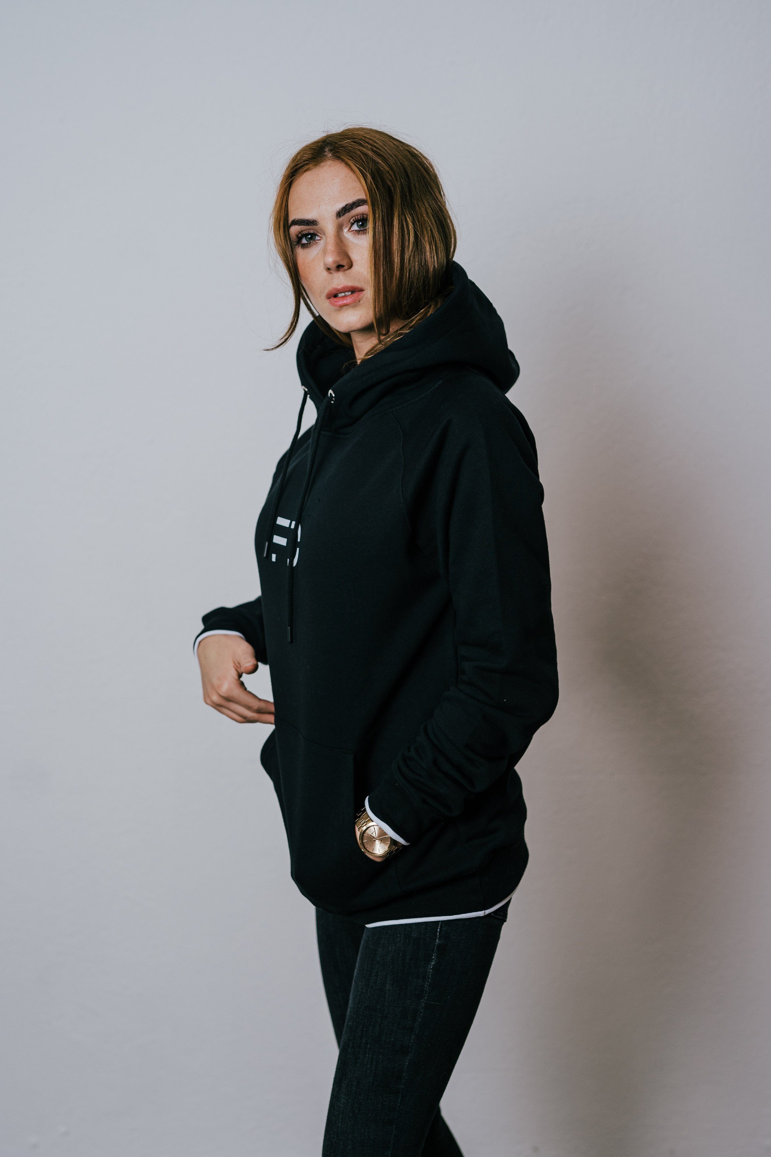 REGULAR Schwarz Hoodie FREE DEFY BIOBAUMWOLLE ORIGIN &