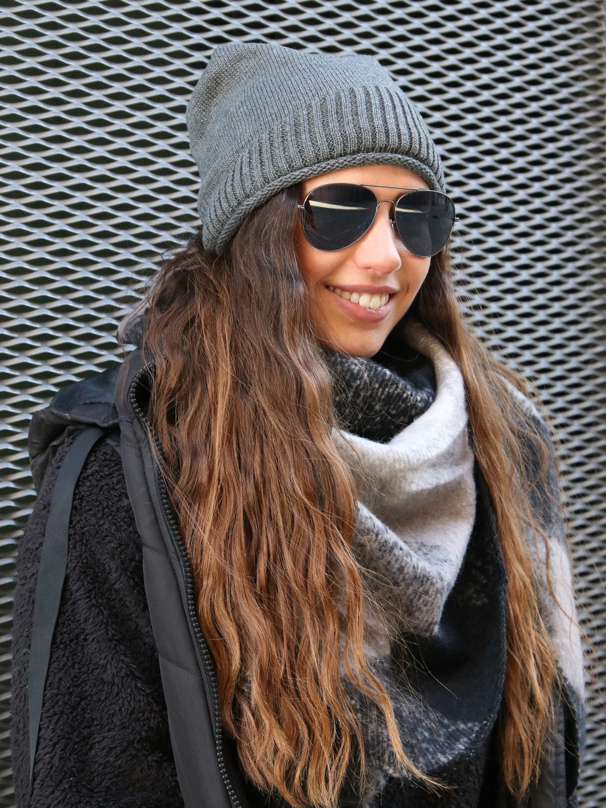 styleBREAKER Strickmütze Feinstrick Beanie mit Teddyfleece (1-St)