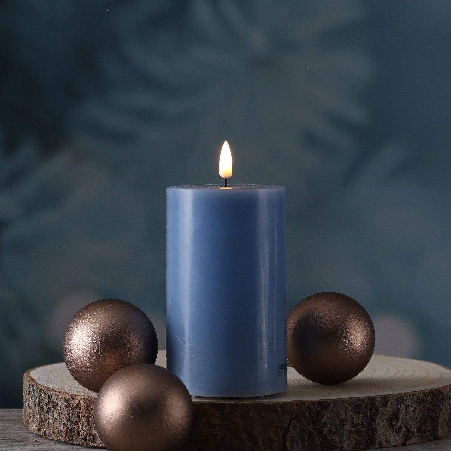 Deluxe Homeart LED-Kerze Mia Deluxe Echtwachs Wachsspiegel flackernd H: 12,5cm D: 7,5cm eisblau