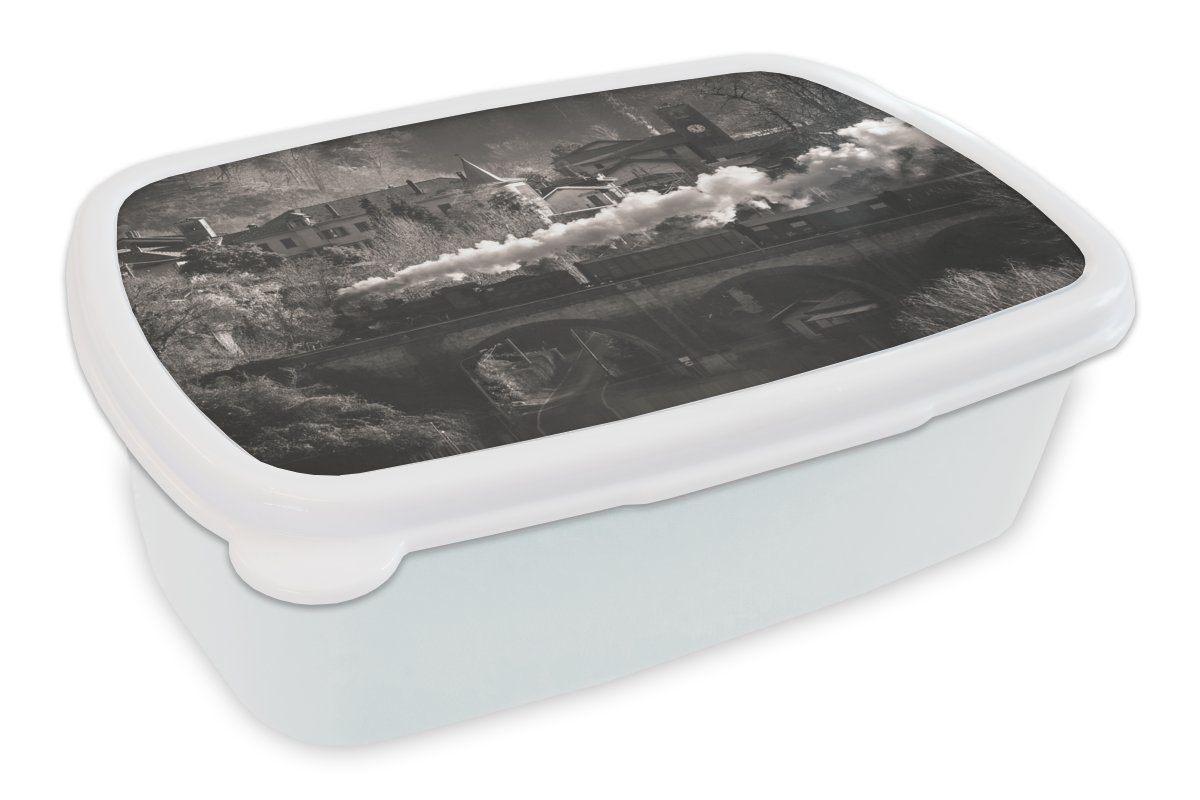MuchoWow Lunchbox Schwarz-Weiß-Fotografie eines Dampfzuges auf einer Brücke, Kunststoff, (2-tlg), Brotbox für Kinder und Erwachsene, Brotdose, für Jungs und Mädchen