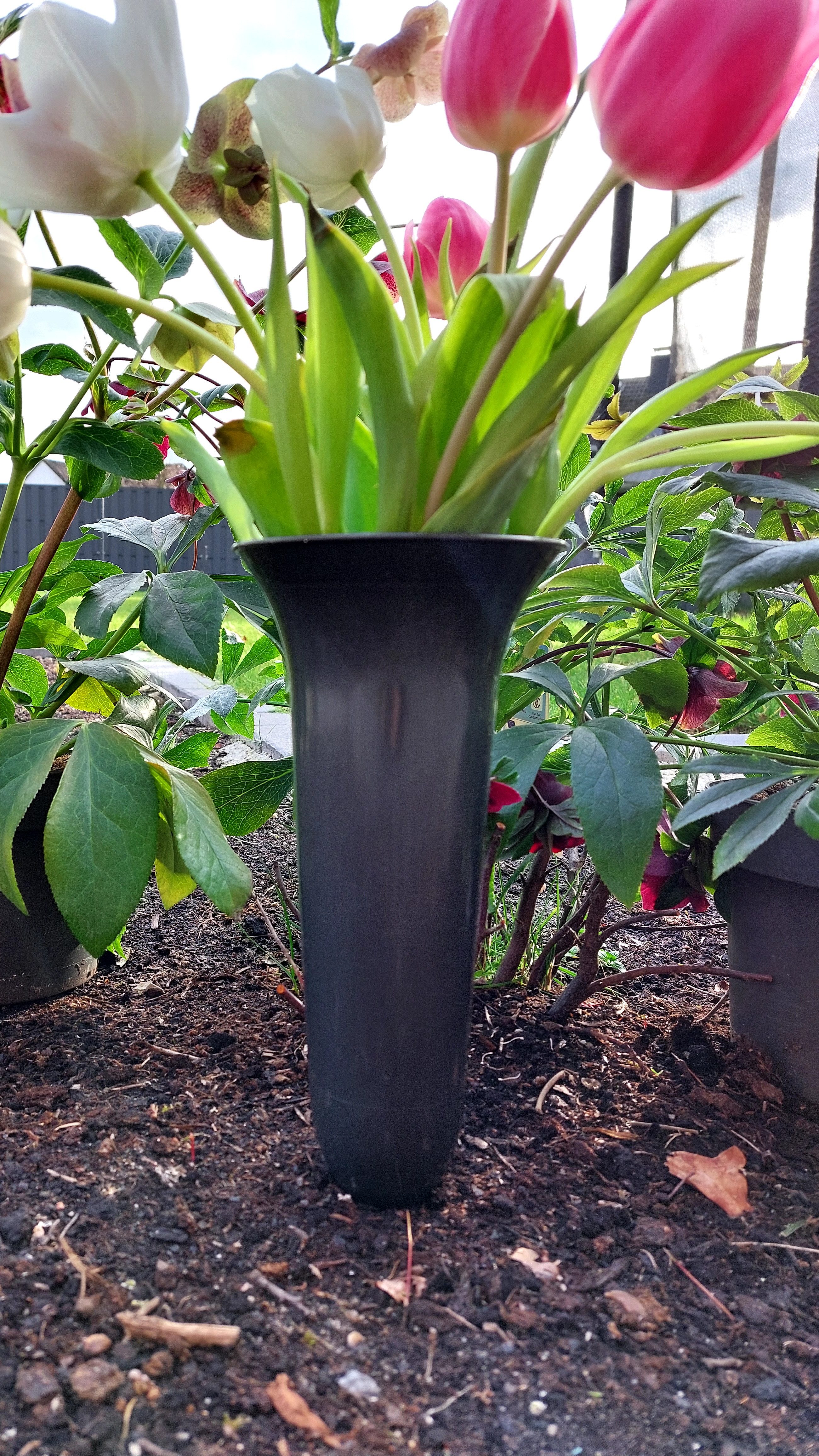 meytrade Bodenvase Grabvase 2 Größen 26cm + 32cm mit Erdspieß, wetterfest, dunkelgrau (2 Stück), Streckvase für Friedhof in 2 Größen im 2er Set