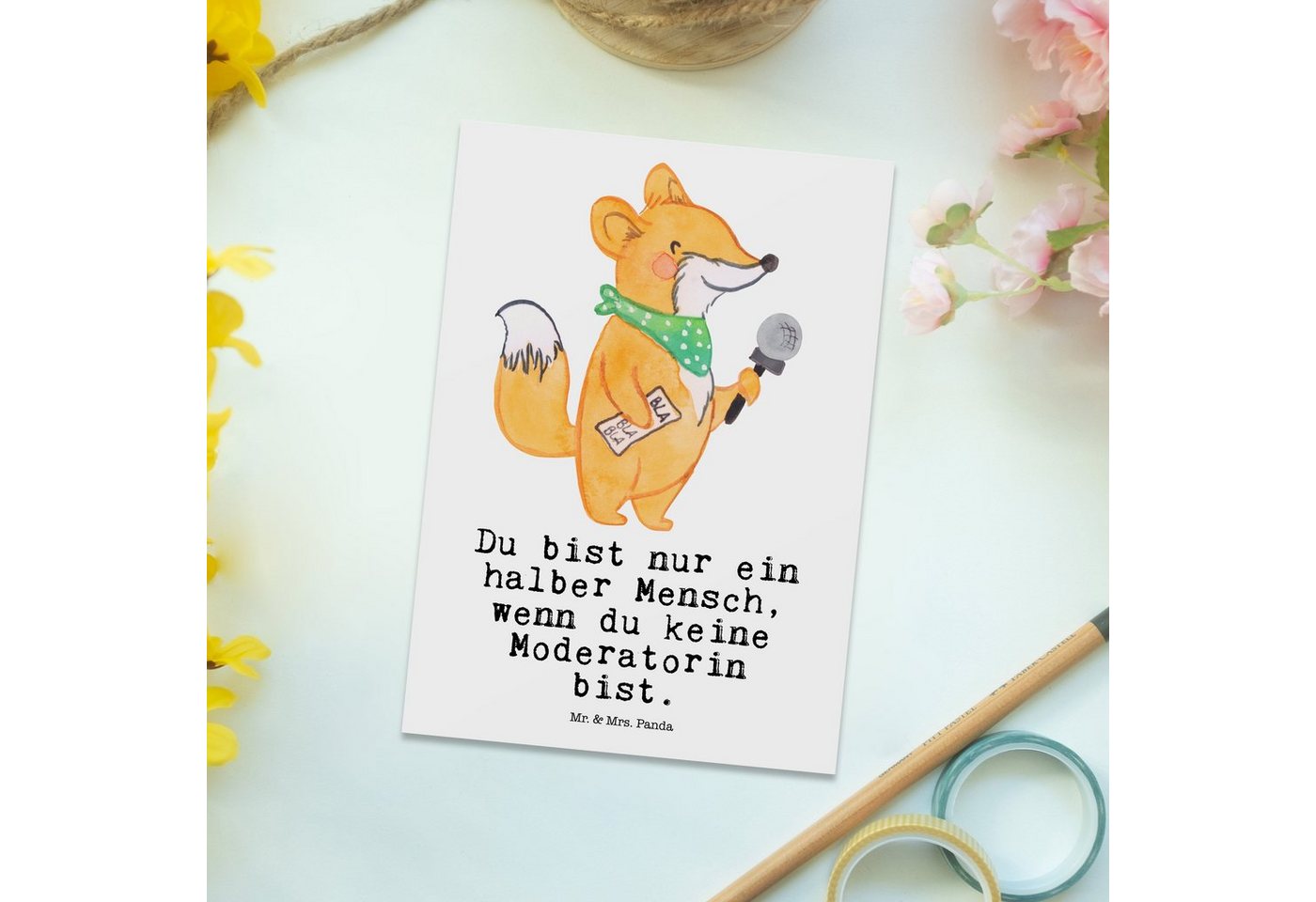Thumbnail - Mr. & Mrs. Panda Postkarte Moderatorin Herz - Weiß - Geschenk, Einladungskarten Geburtstag, Post, Hochglanzveredelt