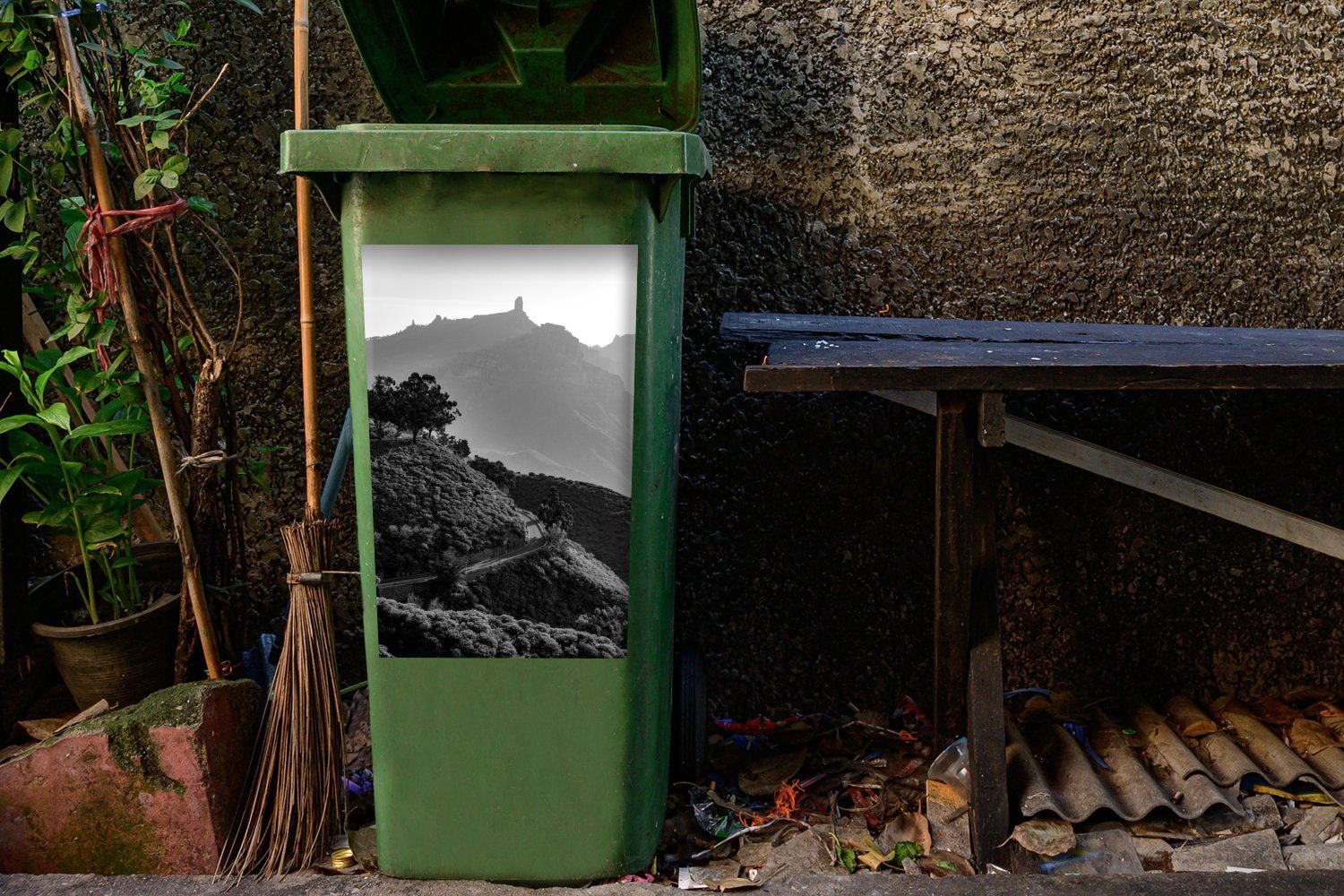 Roque Wandsticker MuchoWow Eine Sticker, - Abfalbehälter Container, Mülleimer-aufkleber, Nublo Straße Mülltonne, St), nach Gran (1 auf Canaria schwarz-weiß