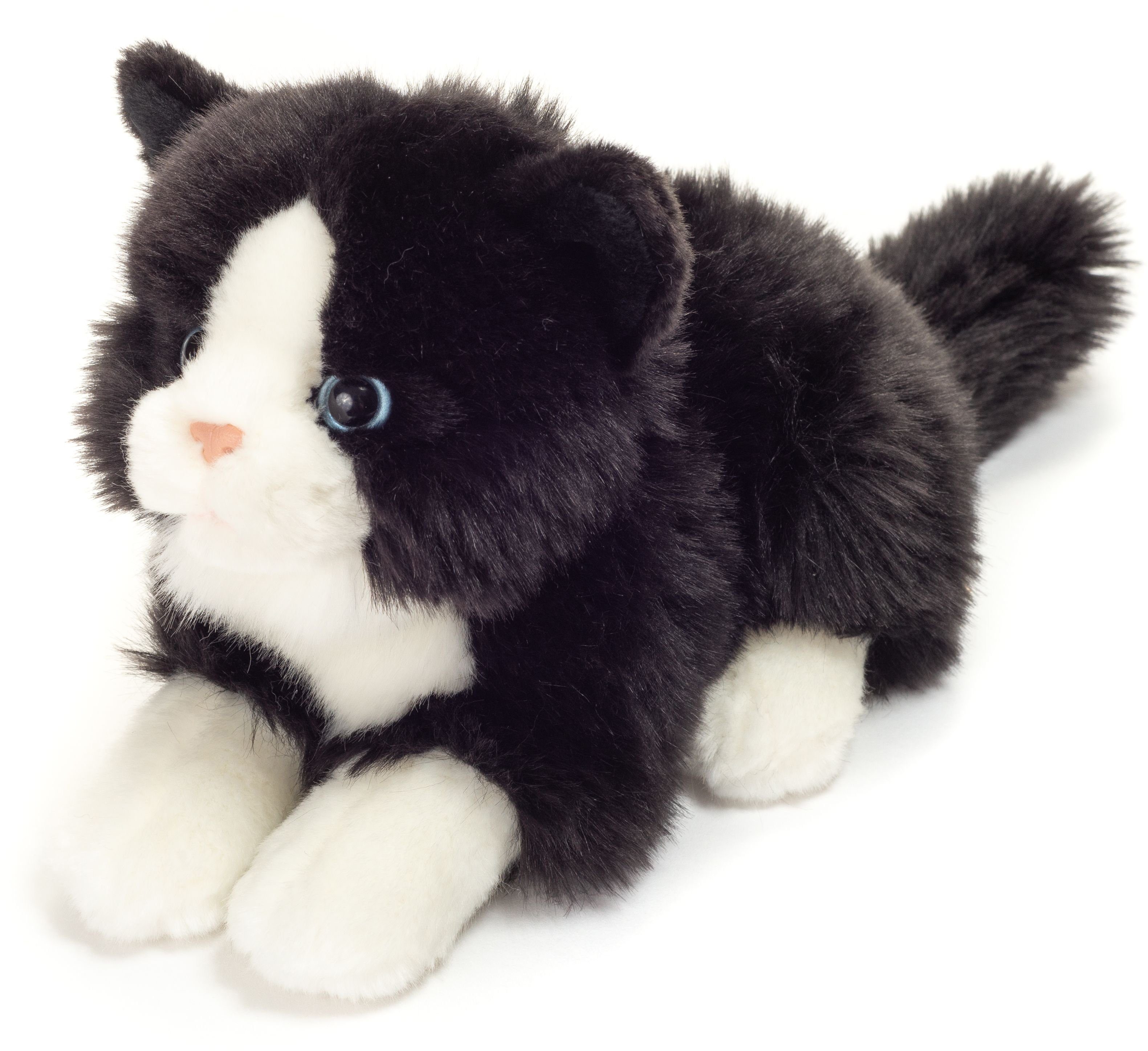 Teddy Hermann® Kuscheltier Katze liegend schwarz/weiß, 20 cm, zum Teil aus recyceltem Material