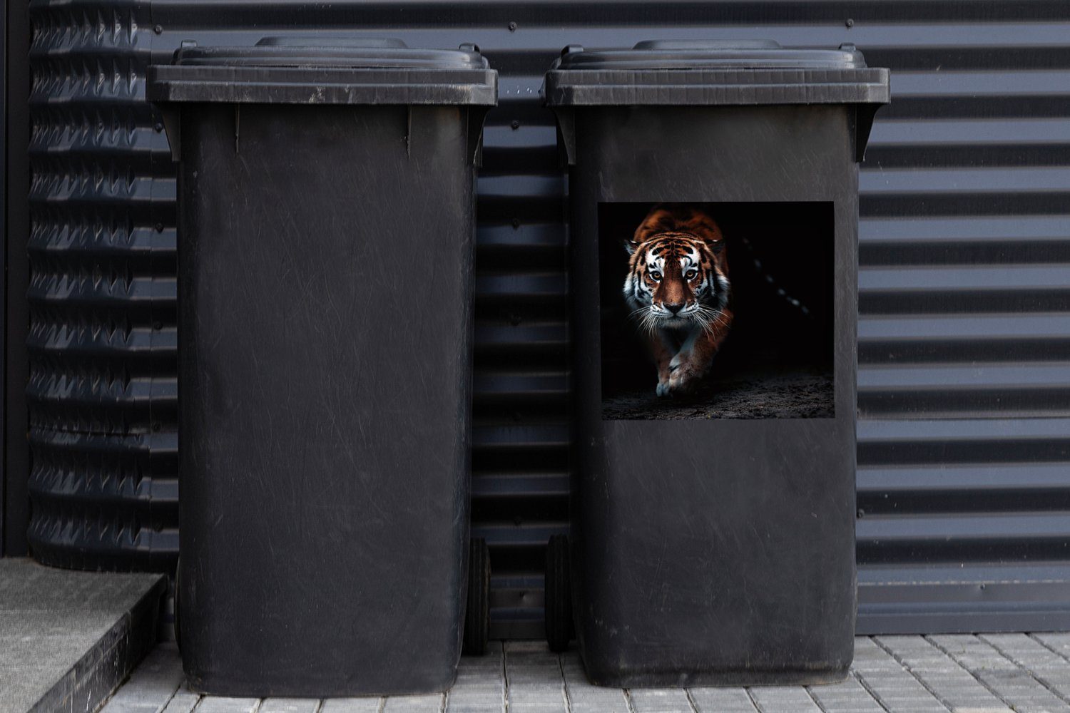 MuchoWow Wandsticker Tiger Sticker, Schwarz St), - Porträt Abfalbehälter Mülltonne, Wild Mülleimer-aufkleber, - - (1 - Container, Tiere