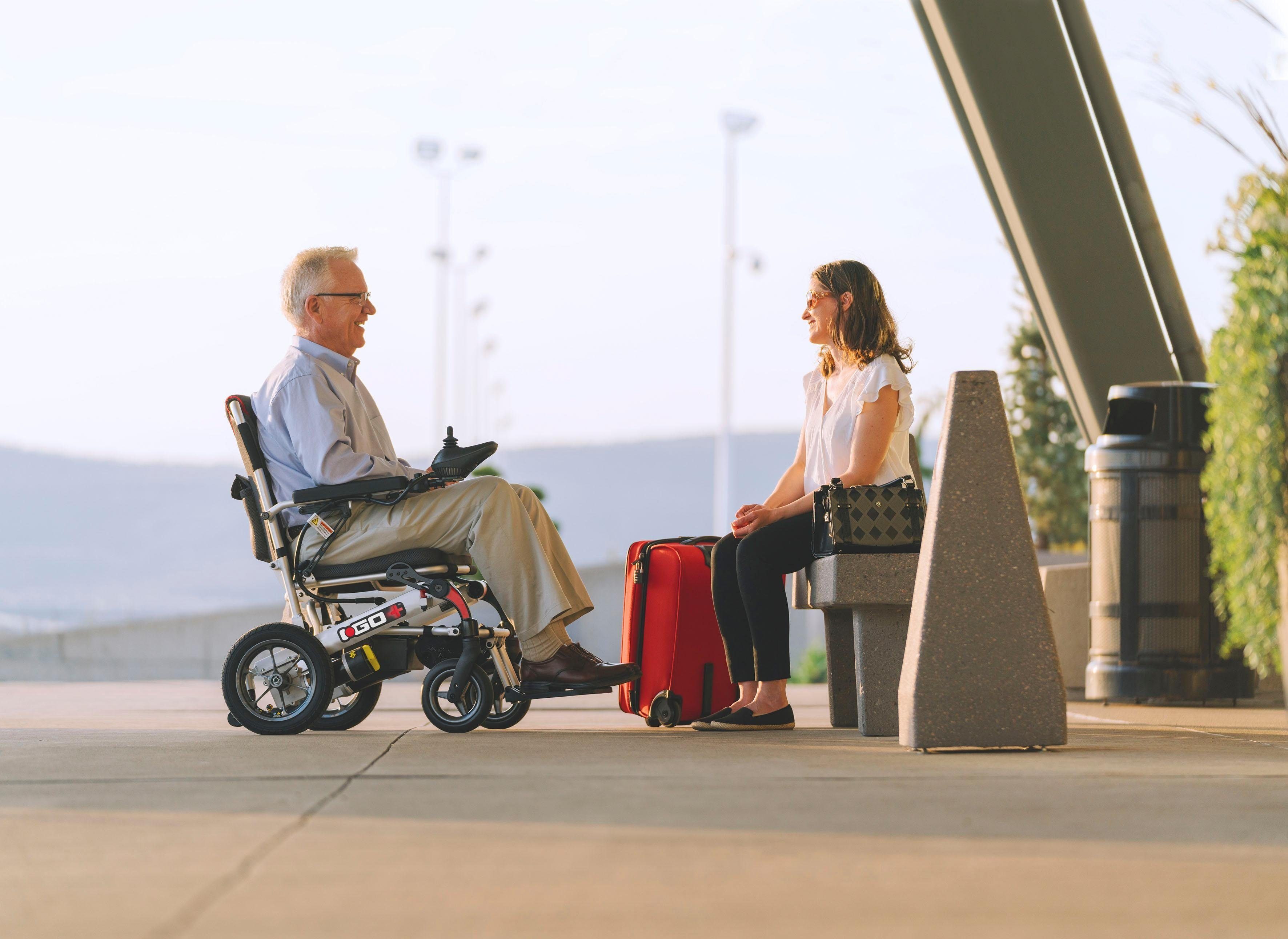 mobilis Elektrorollstuhl M40+ / I-Go+, Bequem auch für große Personen, Fußbrett hochklappbar, Joystick Rechts oder Links