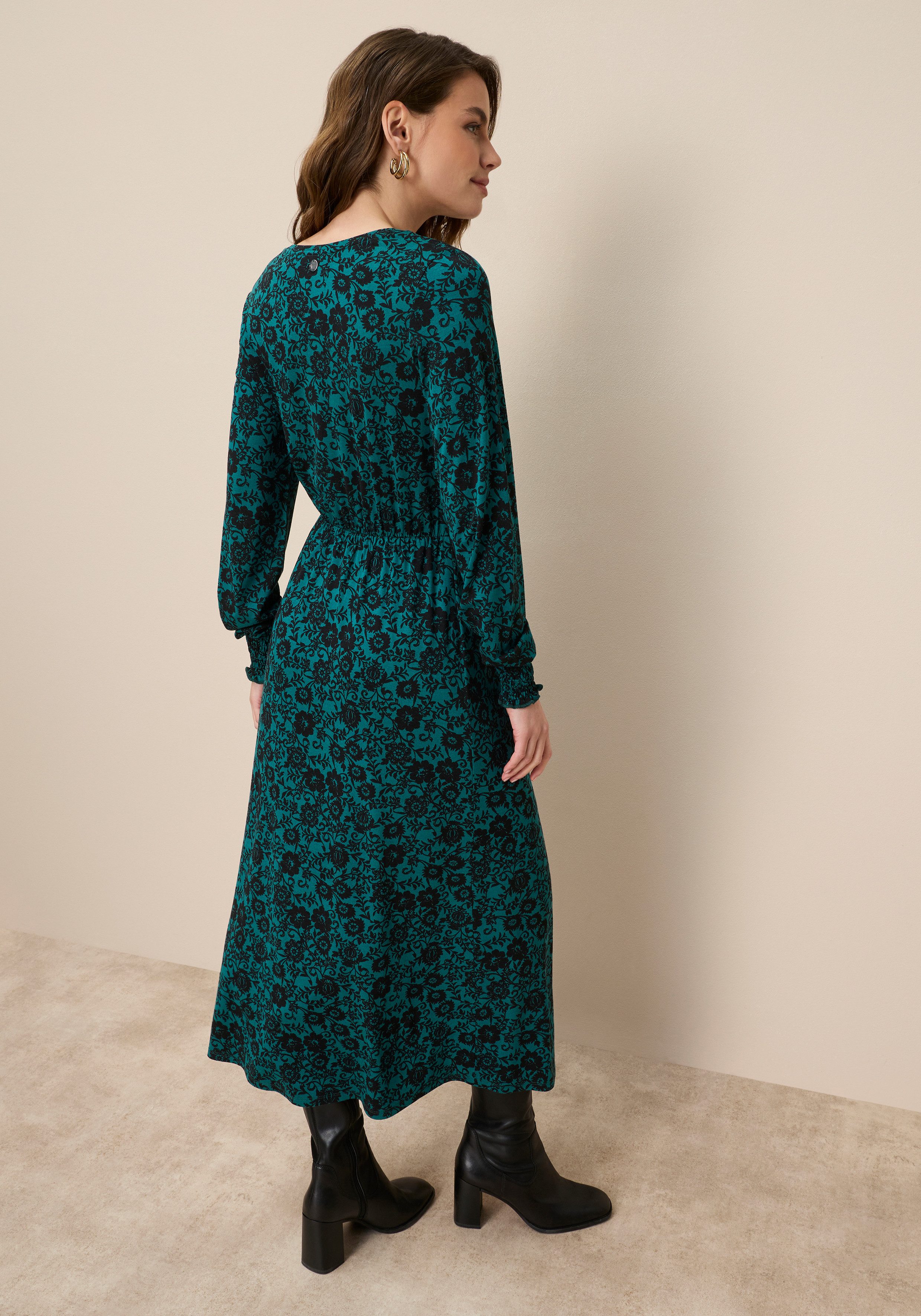 Tamaris Maxikleid aus Jersey-Material, für Casualmode und Herbstmode, feminin