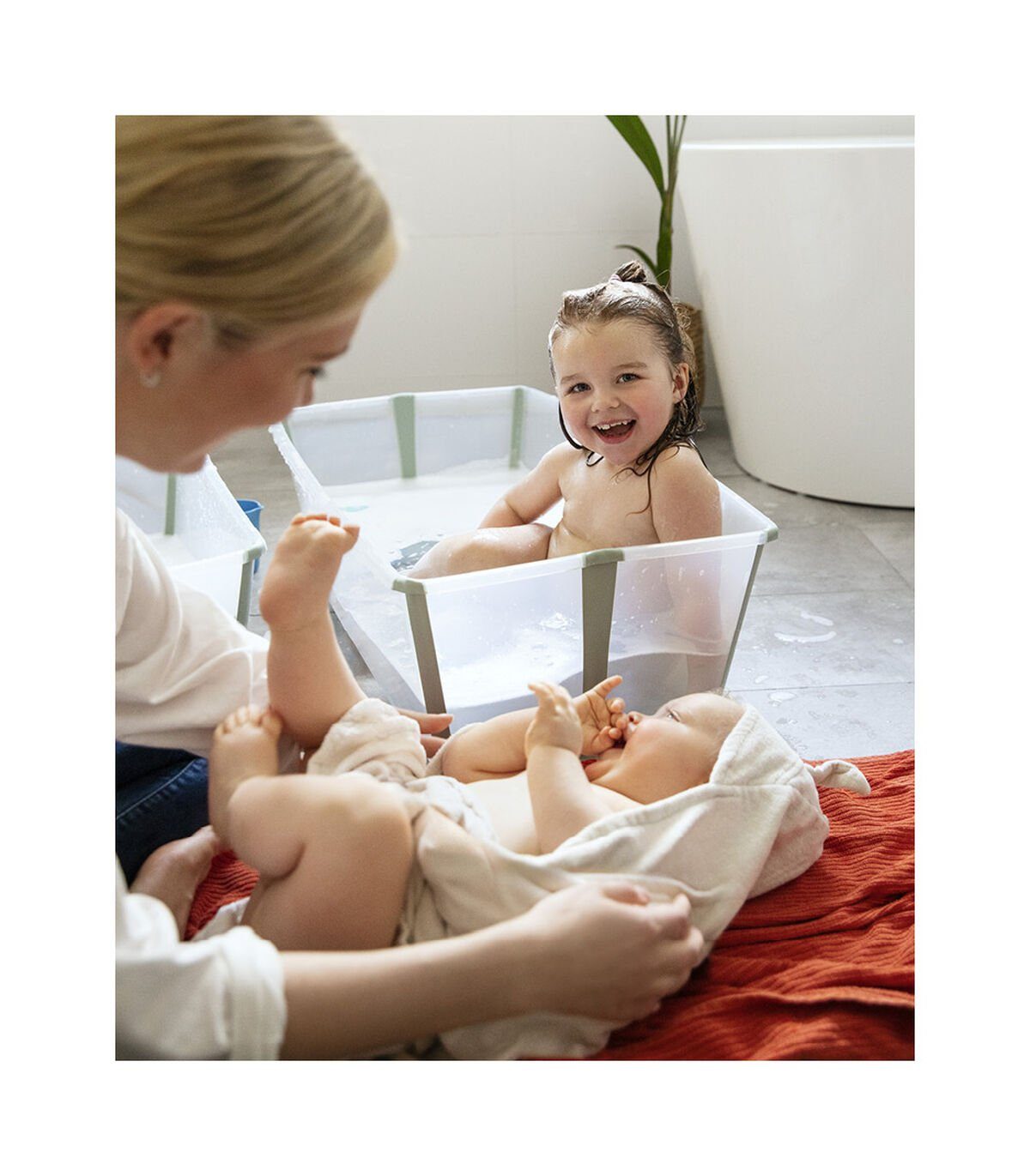 Stokke Babybadewanne Flexi Support Transparent Green X-Large mit Newborn Bundle Bath®