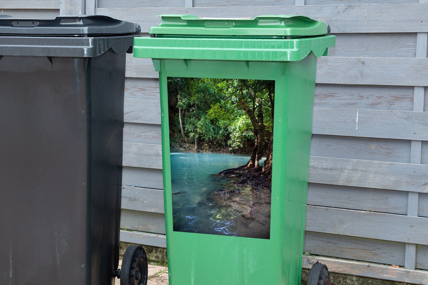 im Wandsticker See MuchoWow Mülltonne, Ein (1 Abfalbehälter Thailand Container, Mülleimer-aufkleber, Erawan-Nationalpark Sticker, St), in