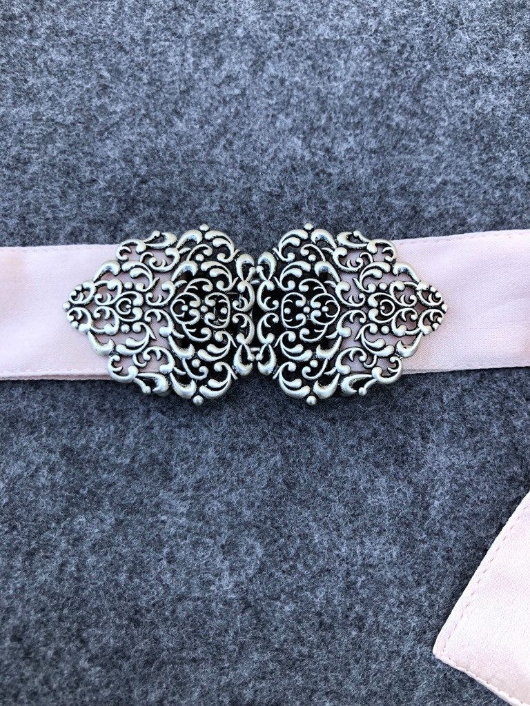 Hartmann-Knöpfe Gürtelschnalle fabelhafte Dirndl Schliesse silber matt mittelgross