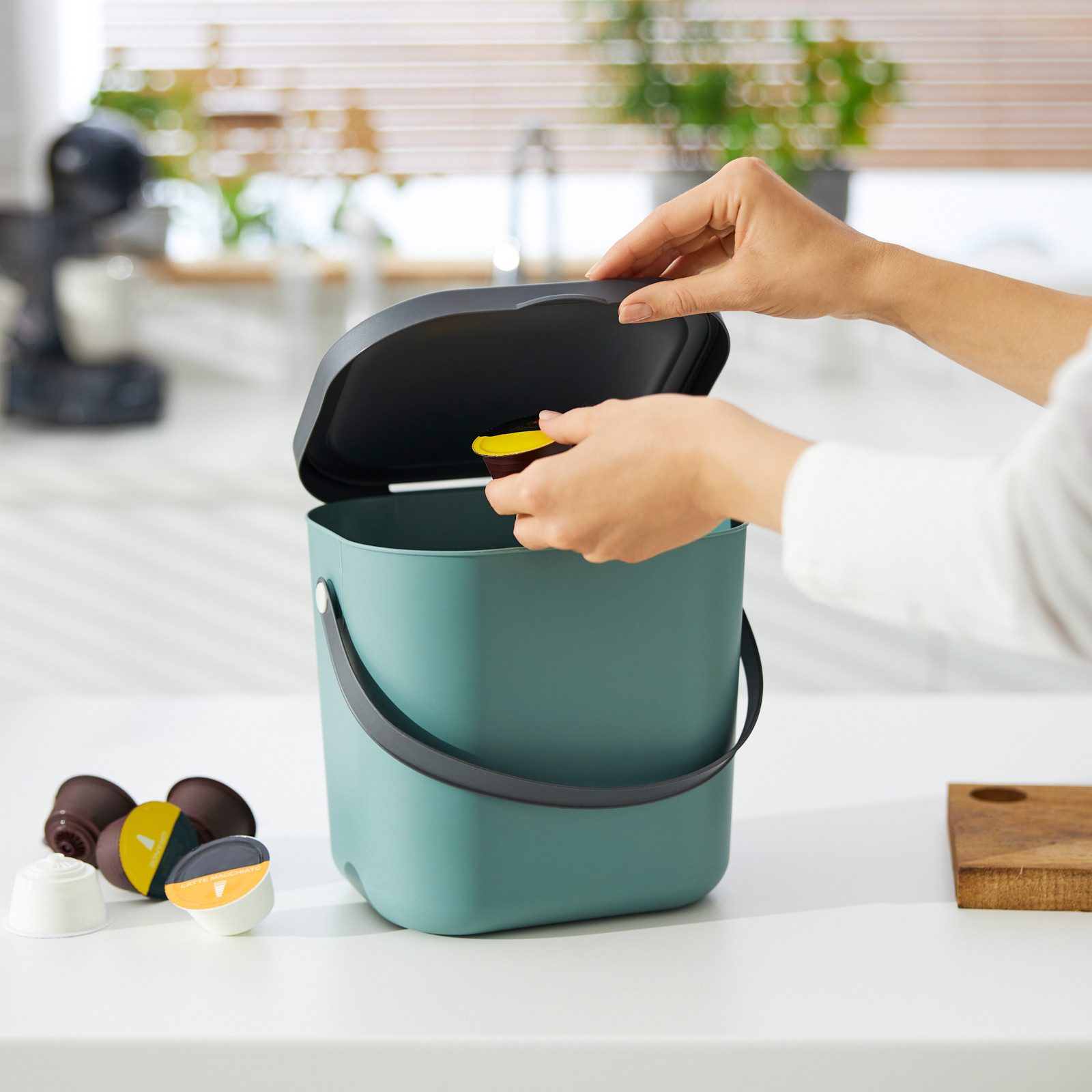 ROTHO Biomülleimer Albula 2er-Set Komposteimer 6l – kompakte Müllbehälter ideal für Küche, Stapelbar, mit Griff & Deckel – 6 l Recycling-Set für jeden Raum