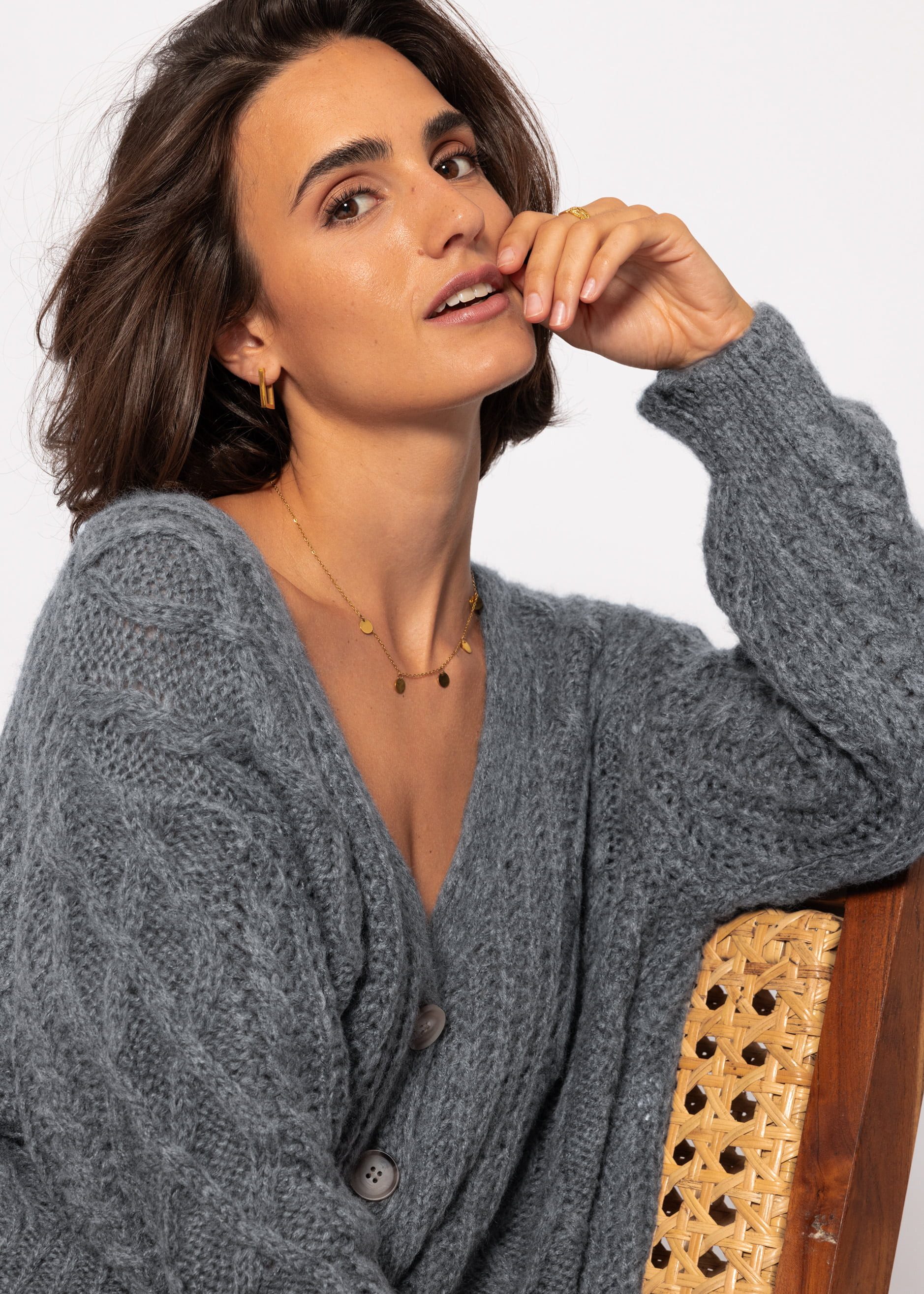 SASSYCLASSY Cardigan Oversize Strickjacke Damen mit Zopfmuster Elegant Lässiger Cardigan aus hochwertigem Grobstrick Grau Hellblau Orange