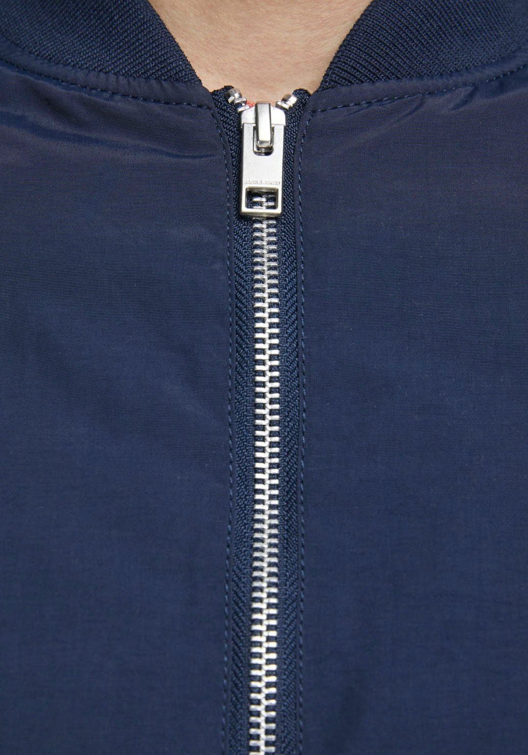 Jack & Jones Blouson JJERUSH mit Stehkragen und Reißverschlusstaschen unifarben, modisch, regular fit, Polyester