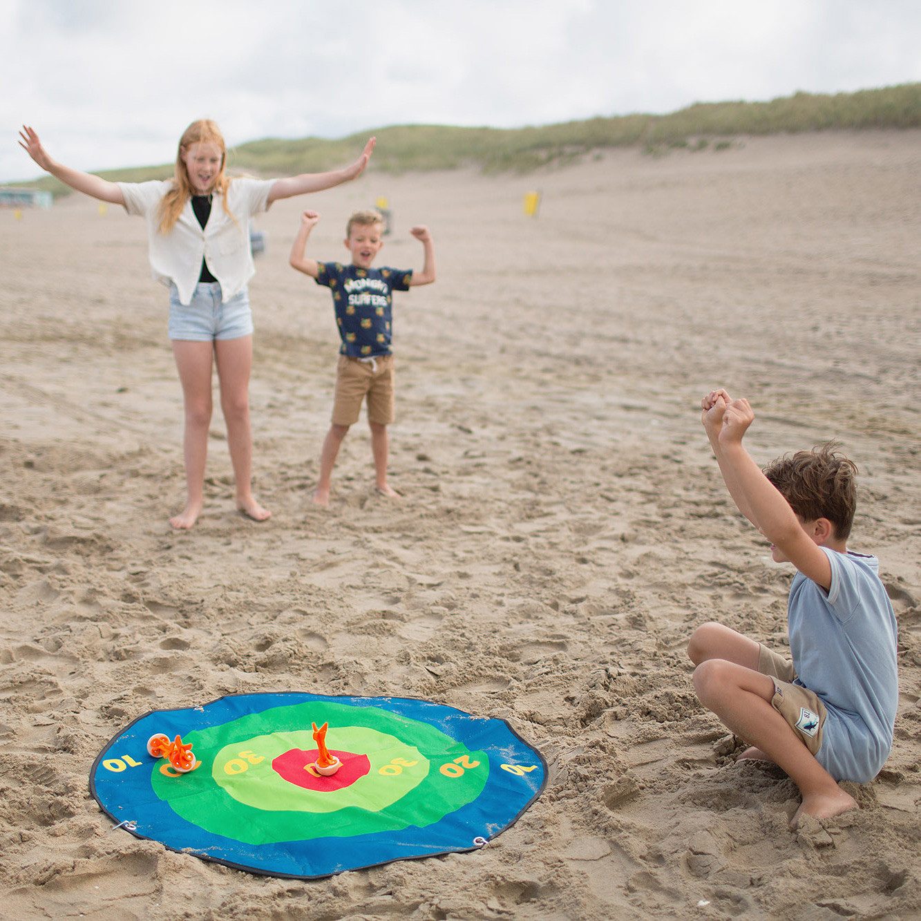 BS Toys Zielscheibe Park Darts XXL, Outdoor-Dartspiel, Wurfspiel, lustiges Gruppenspiel für den Park, Garten, Strand