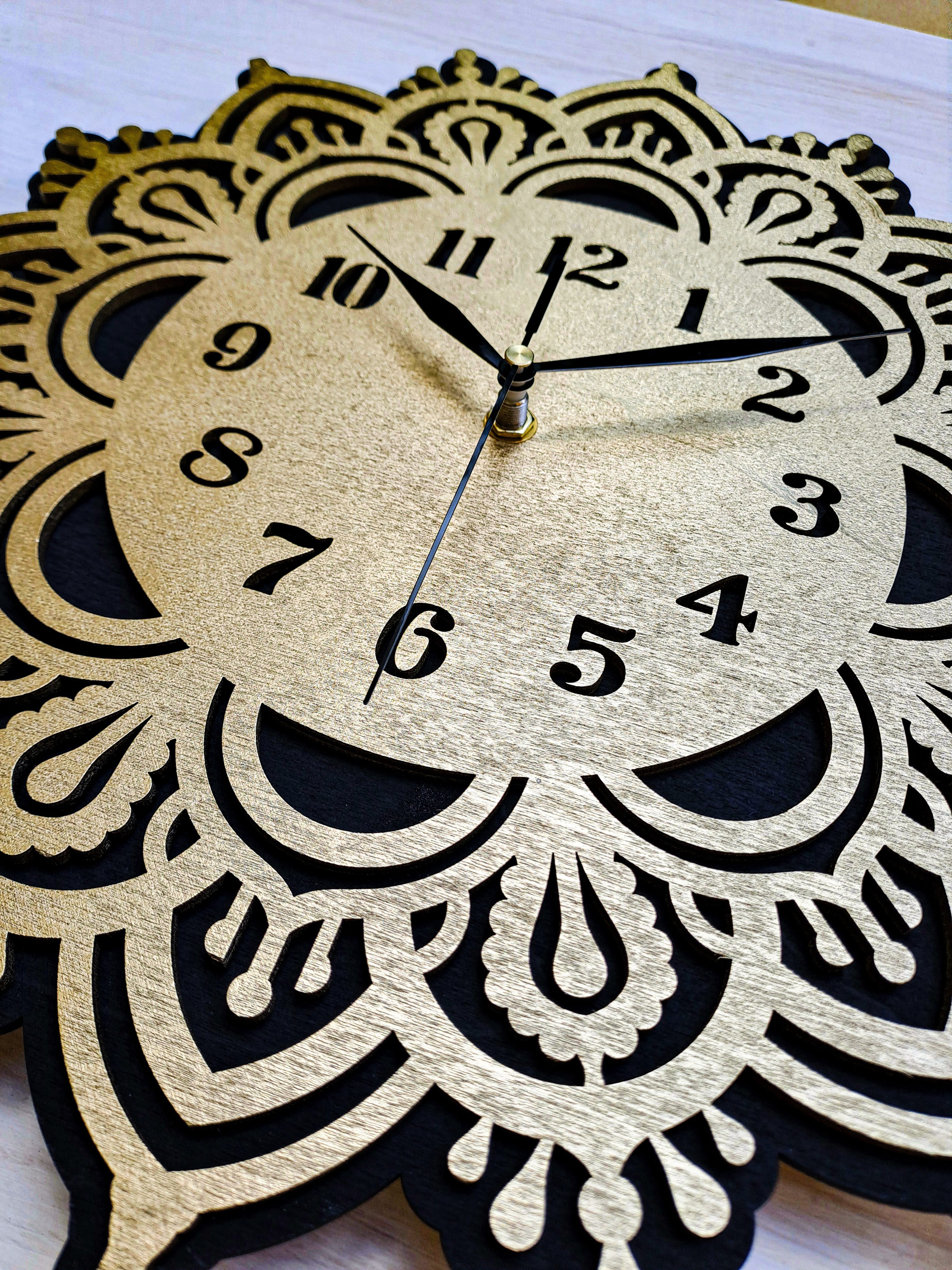 ORNAMENTI Wanduhr Grosse, modern, holz, hingucker Wanduhr, Mandala, Yoga, Blumen (ohne Ticken, Wanddeko, Holzdeko, 3 Größen 40, 50, 60 cm)