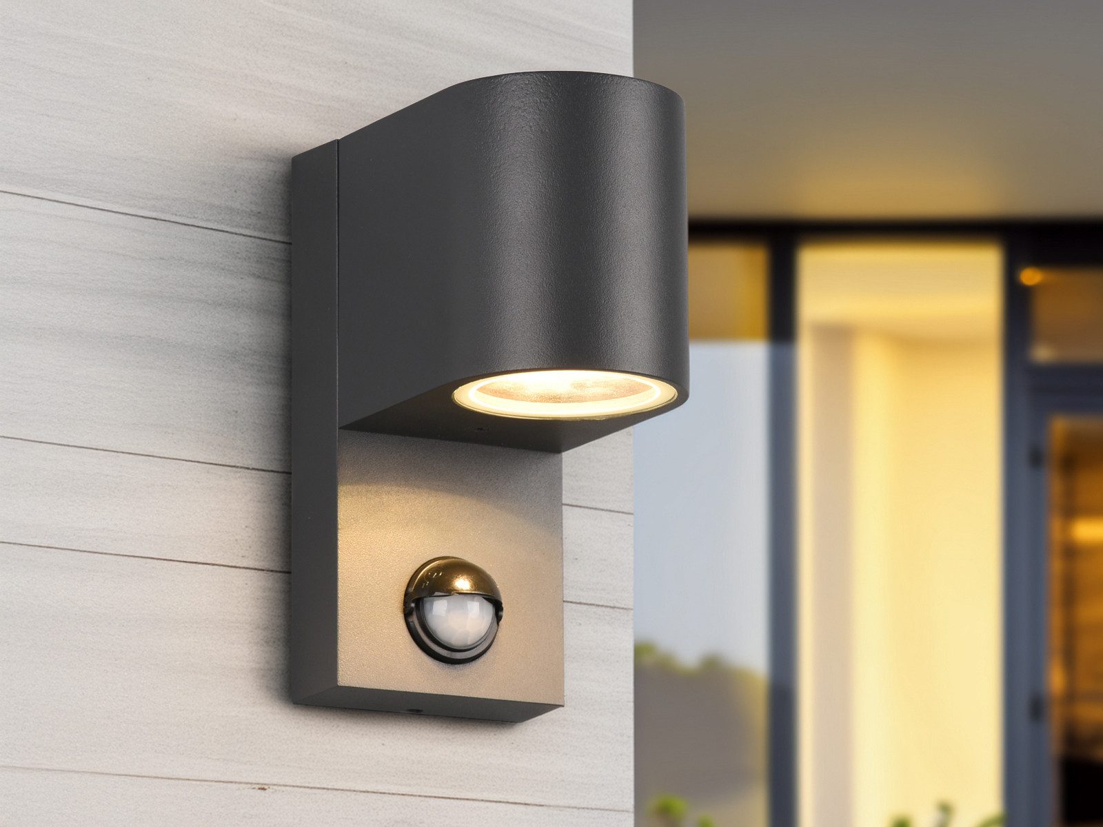 TRIO Leuchten LED Außen-Wandleuchte mit Bewegungsmelder & GU10 LED Höhe 15cm, Bewegungssensor, LED wechselbar, Warmweiß, Wand Außenleuchte zur Fassadenbeleuchtung für Hauswand & Haustür