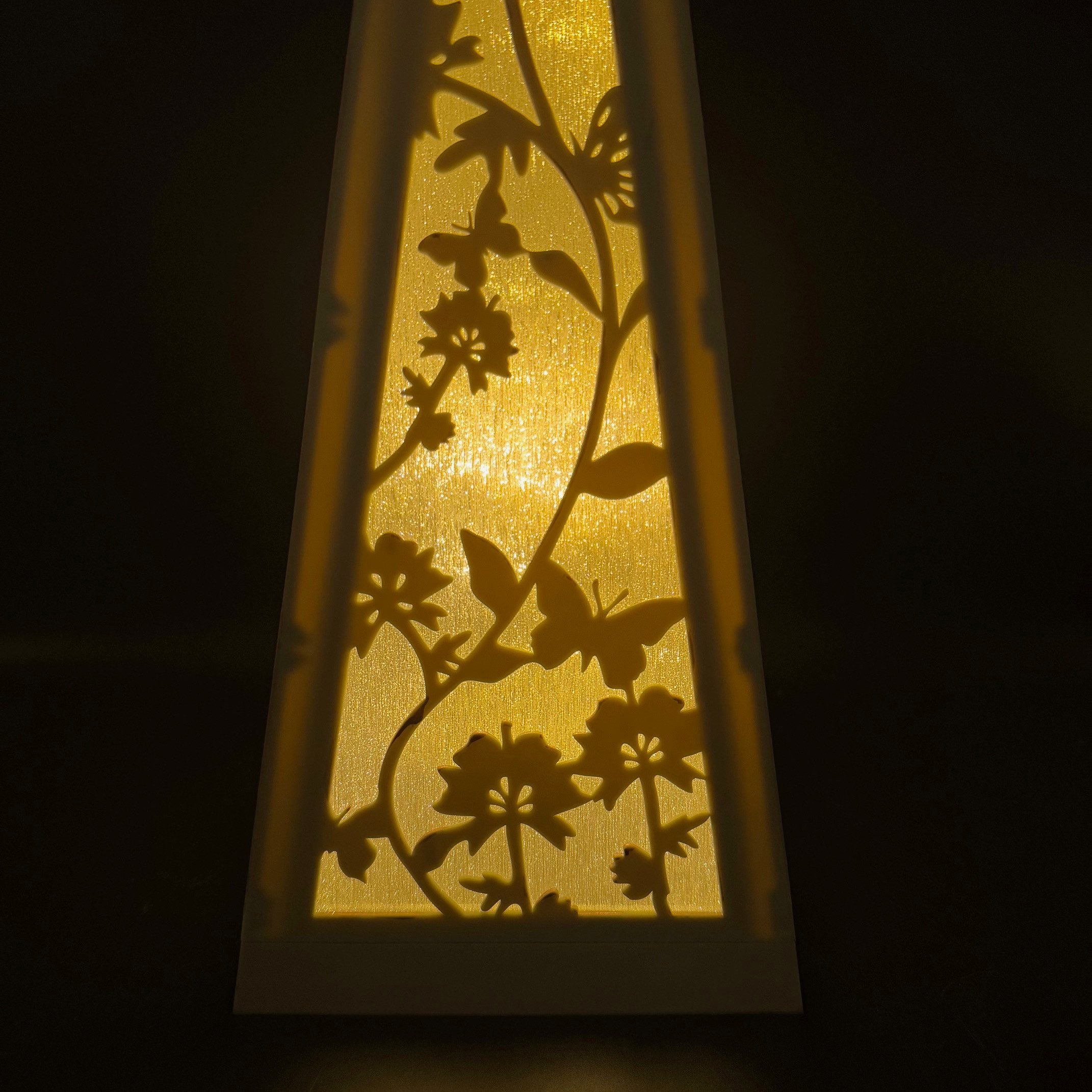 Online-Fuchs LED Laterne Pyramide mit Schmetterlingen & Blumen für draußen günstig online kaufen