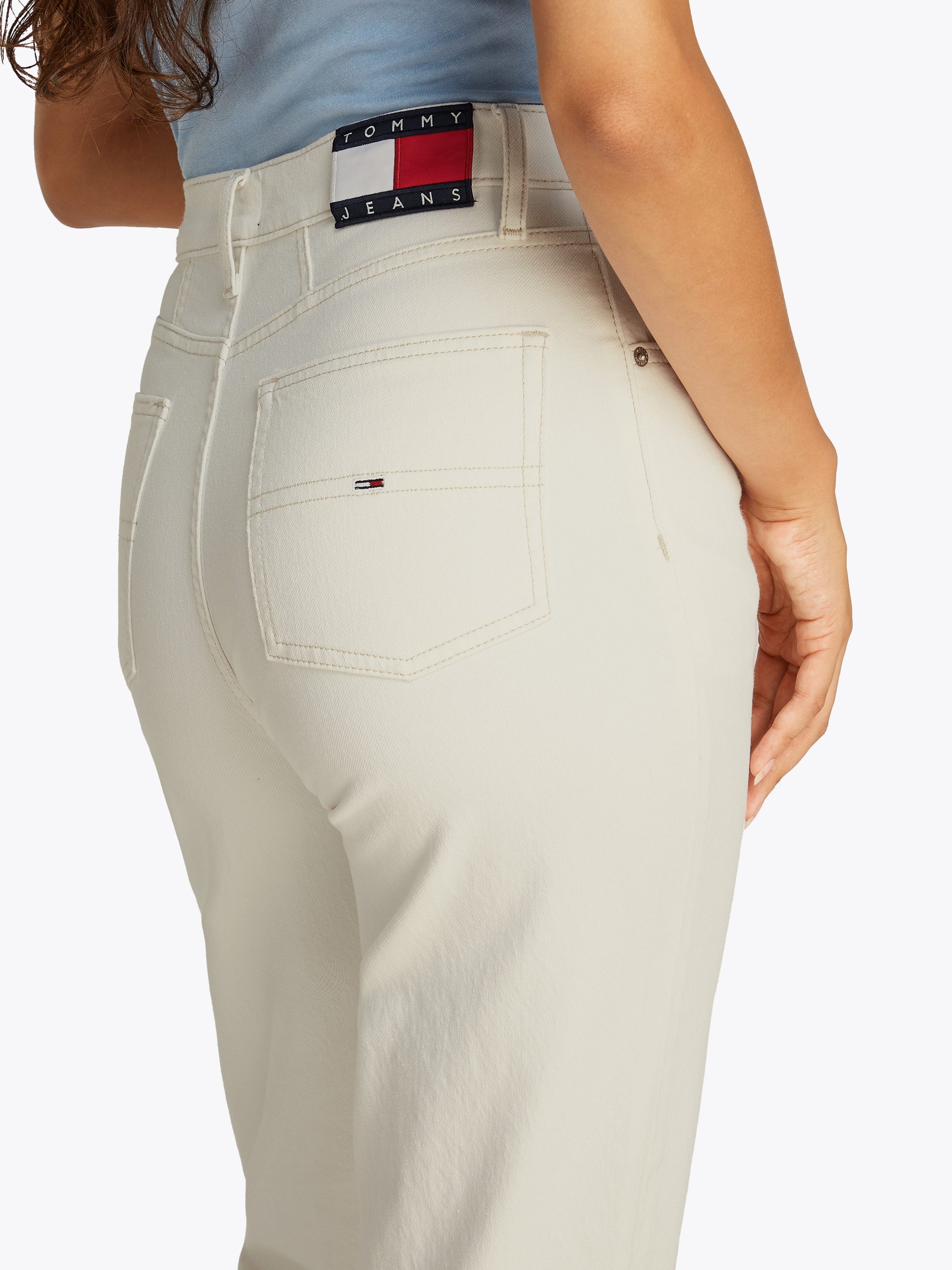 Tommy Jeans Mom-Jeans "MOM JEAN UH TPR" mit Logo-Stickereien, in knöchelfre günstig online kaufen