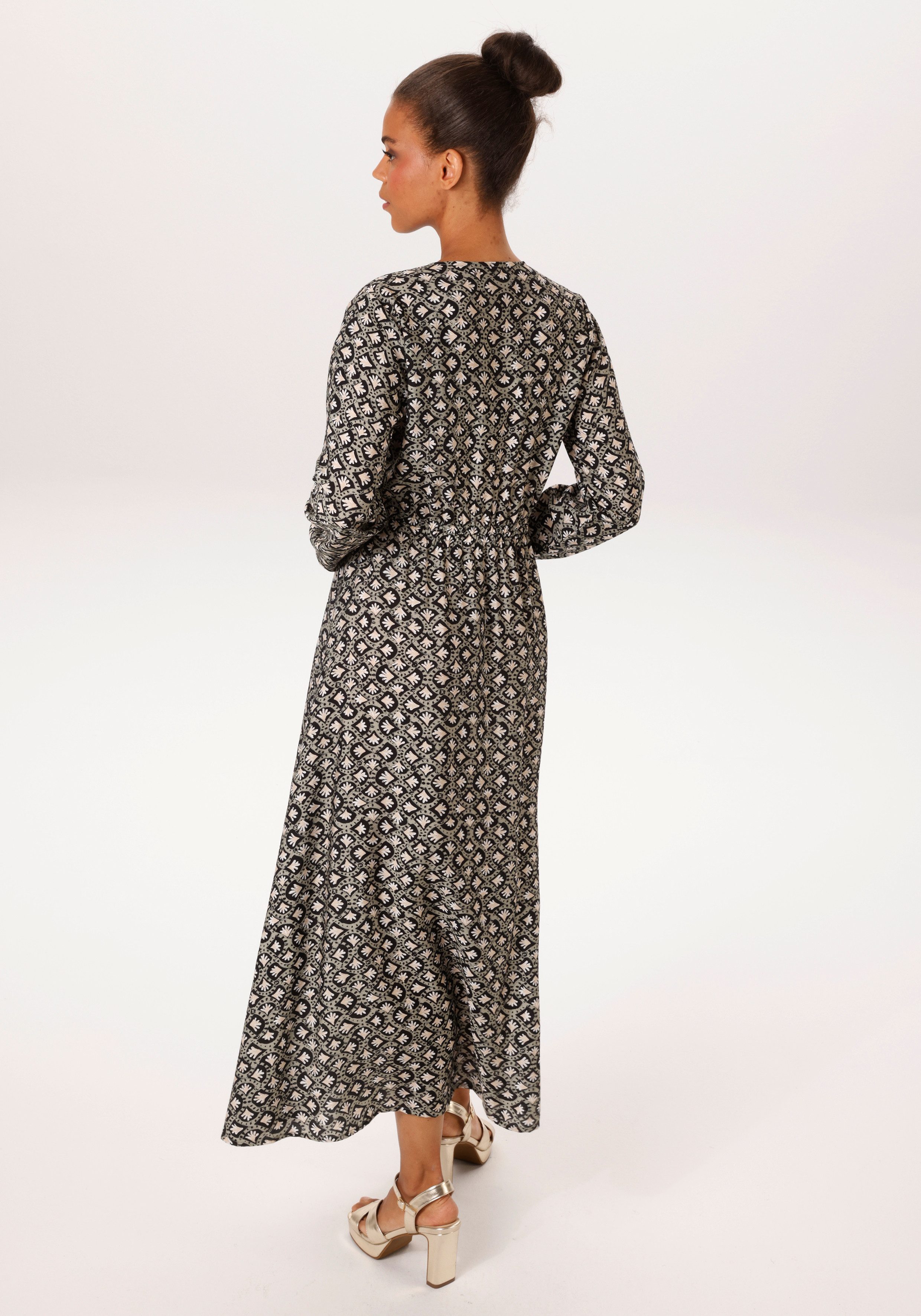 Aniston CASUAL Maxikleid mit fantasievollen, grafischen Druck