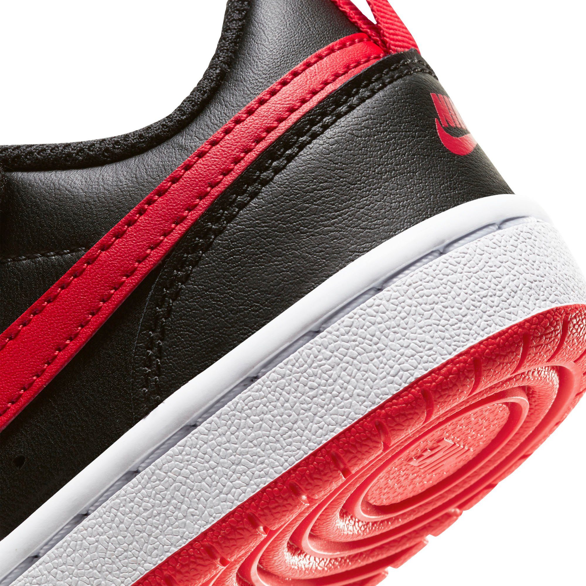 Court auf Spuren 1 Design Force Sportswear den Borough Sneaker Nike 2 Air Low des