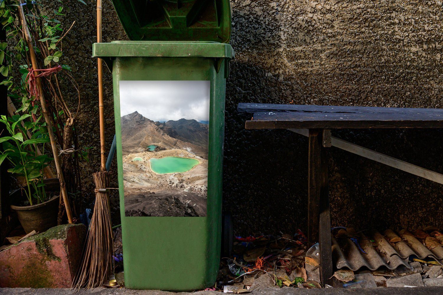 von MuchoWow oben auf Mülleimer-aufkleber, St), (1 Sticker, in Blick Abfalbehälter Neuseeland Wandsticker den Tongariro-Nationalpark Container, Mülltonne,