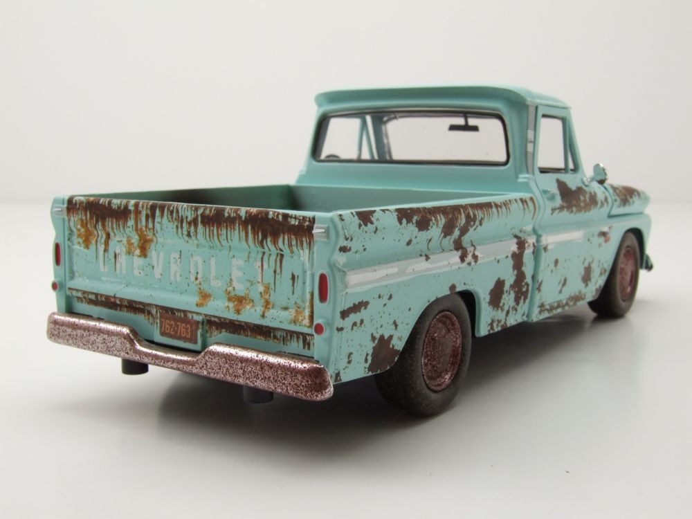 Motormax Modellauto Chevrolet C-10 Fleetside Pick Up 1966 türkis verwittert, Maßstab 1:24