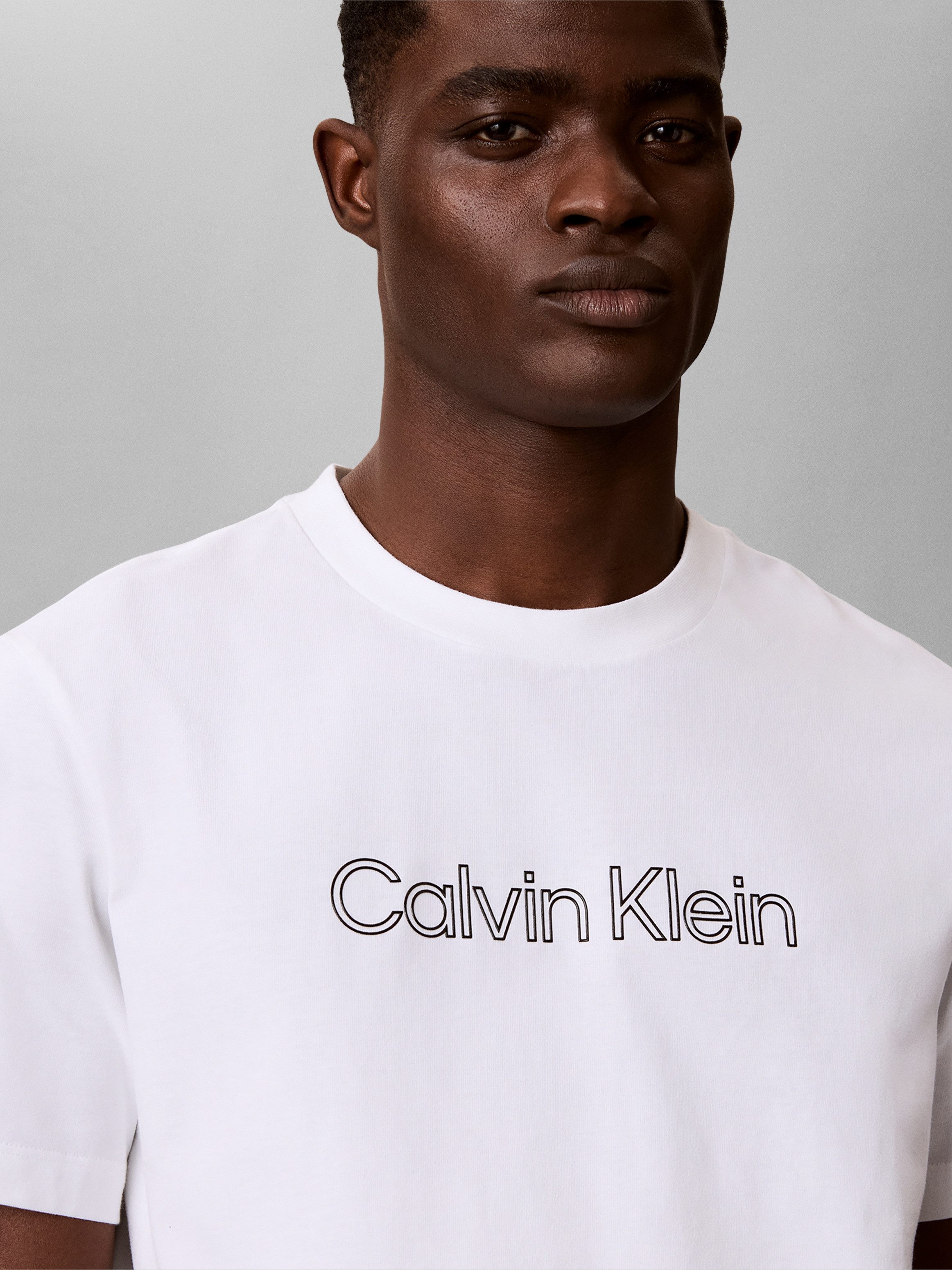 Calvin Klein Jeans T-Shirt Rundhalsausschnitt, reine Baumwolle, Logoschriftzug – Bild 4 von 5
