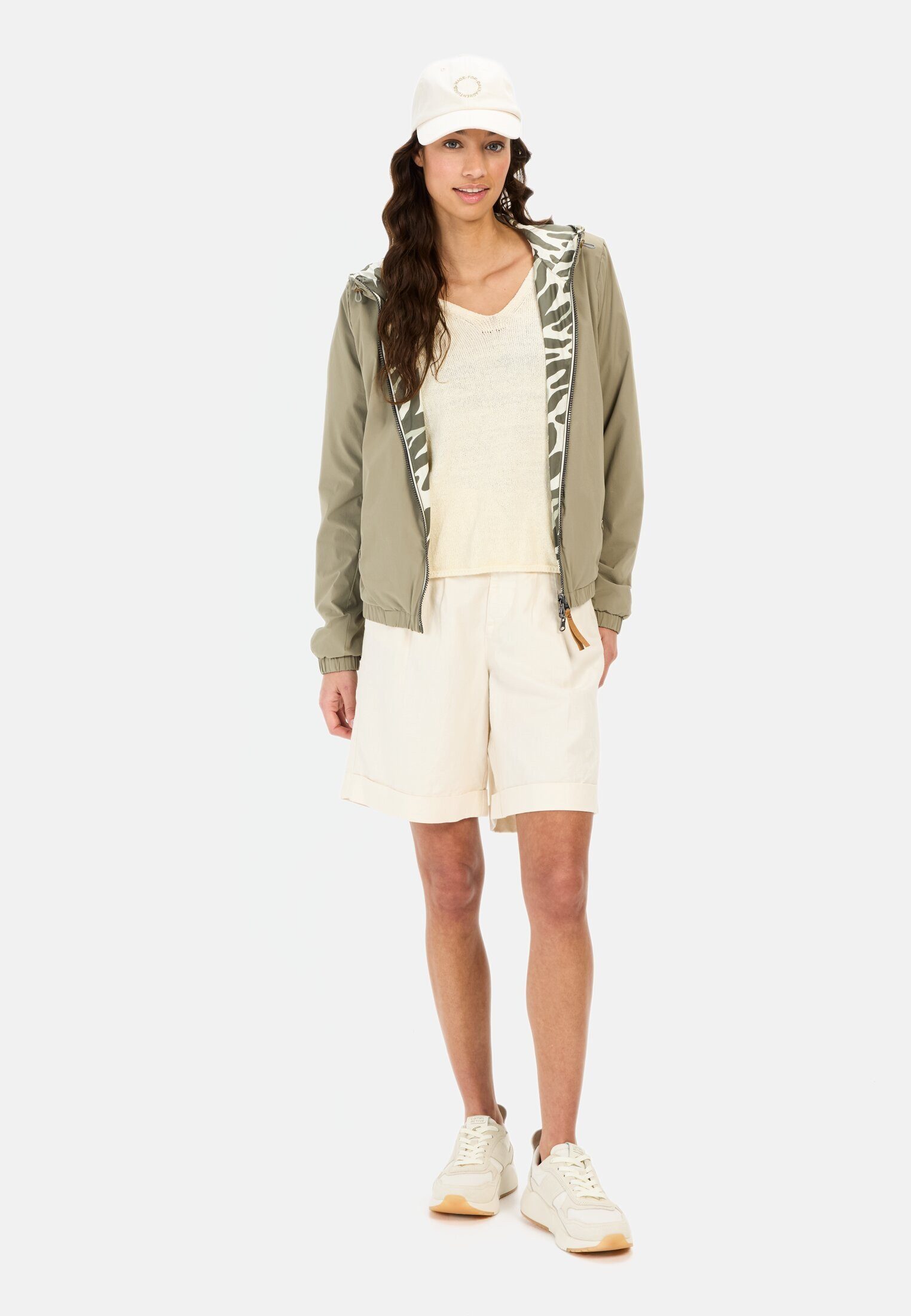 camel active Blouson mit Allover-Print und unifarbener Seite Langarm Markenlogo